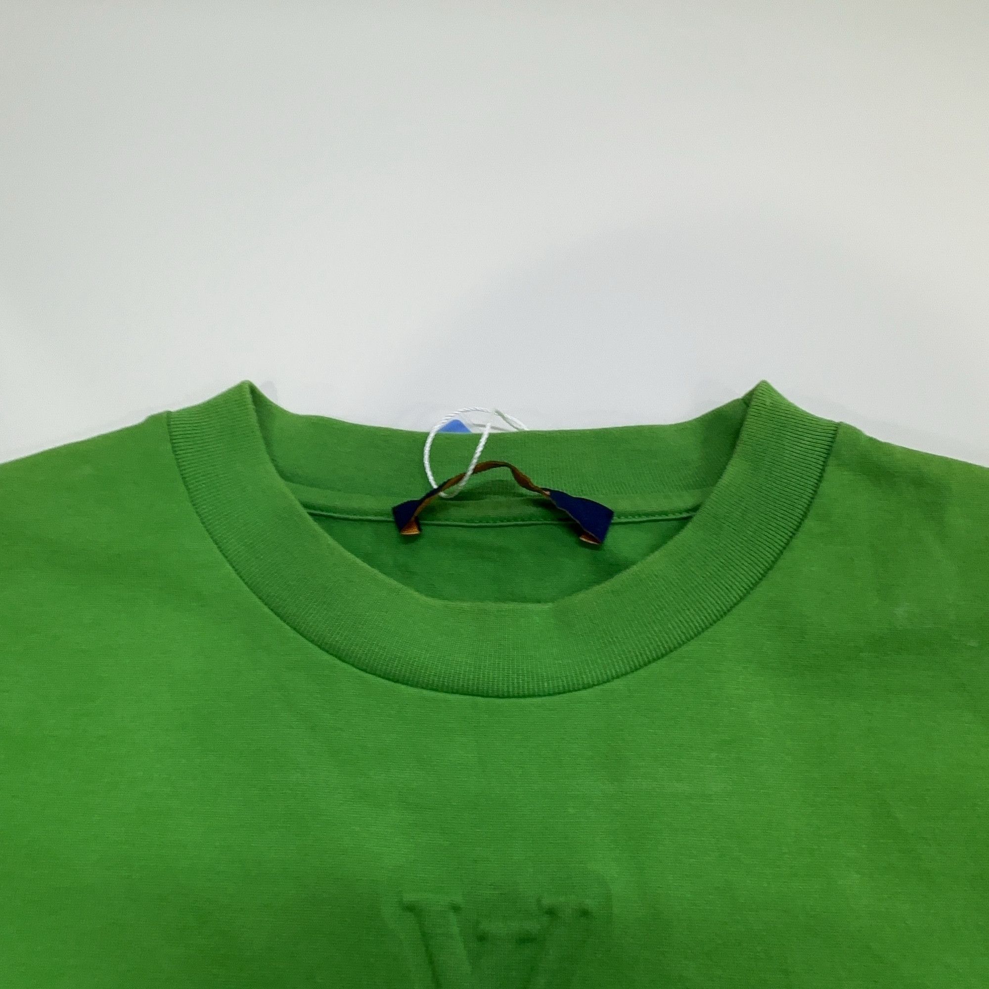Louis Vuitton Louis Vuitton Logo Embossed T-Shirt Green XS Size US XS / EU 42 / 0 - 6 Thumbnail