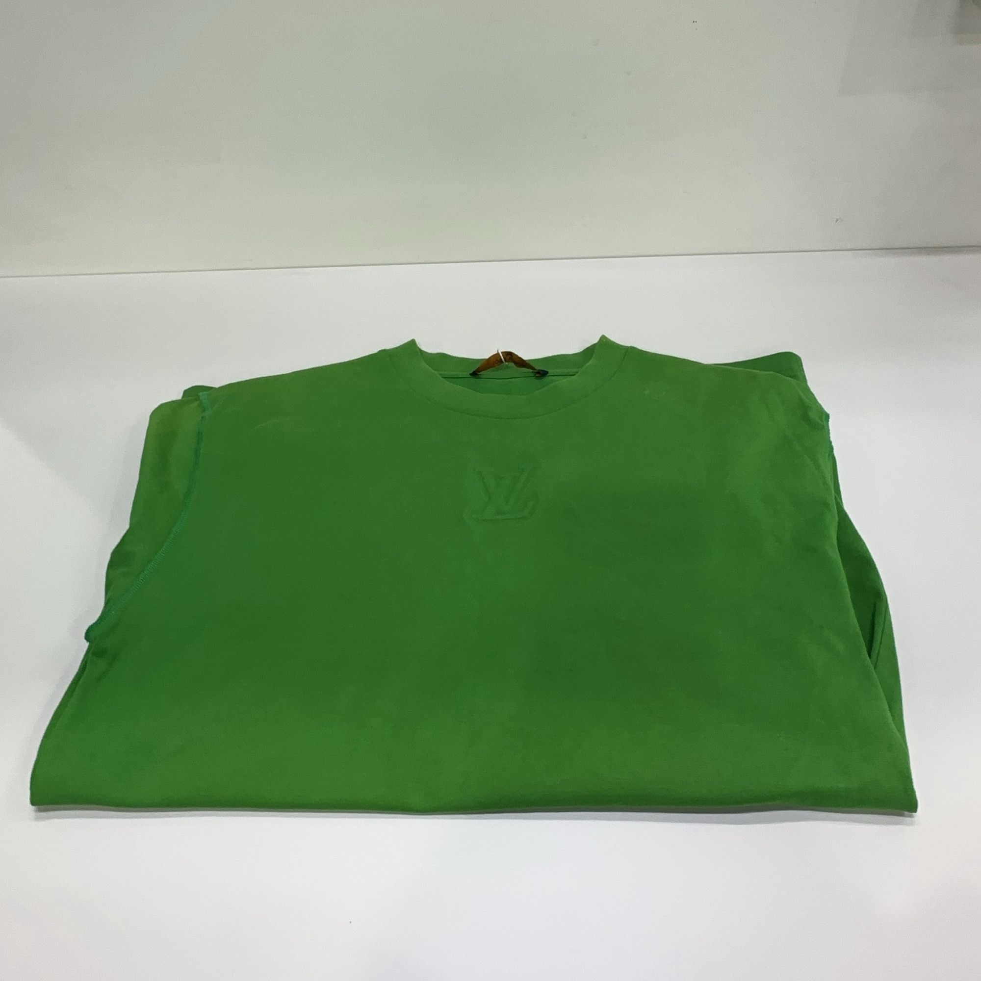 Louis Vuitton Louis Vuitton Logo Embossed T-Shirt Green XS Size US XS / EU 42 / 0 - 9 Thumbnail