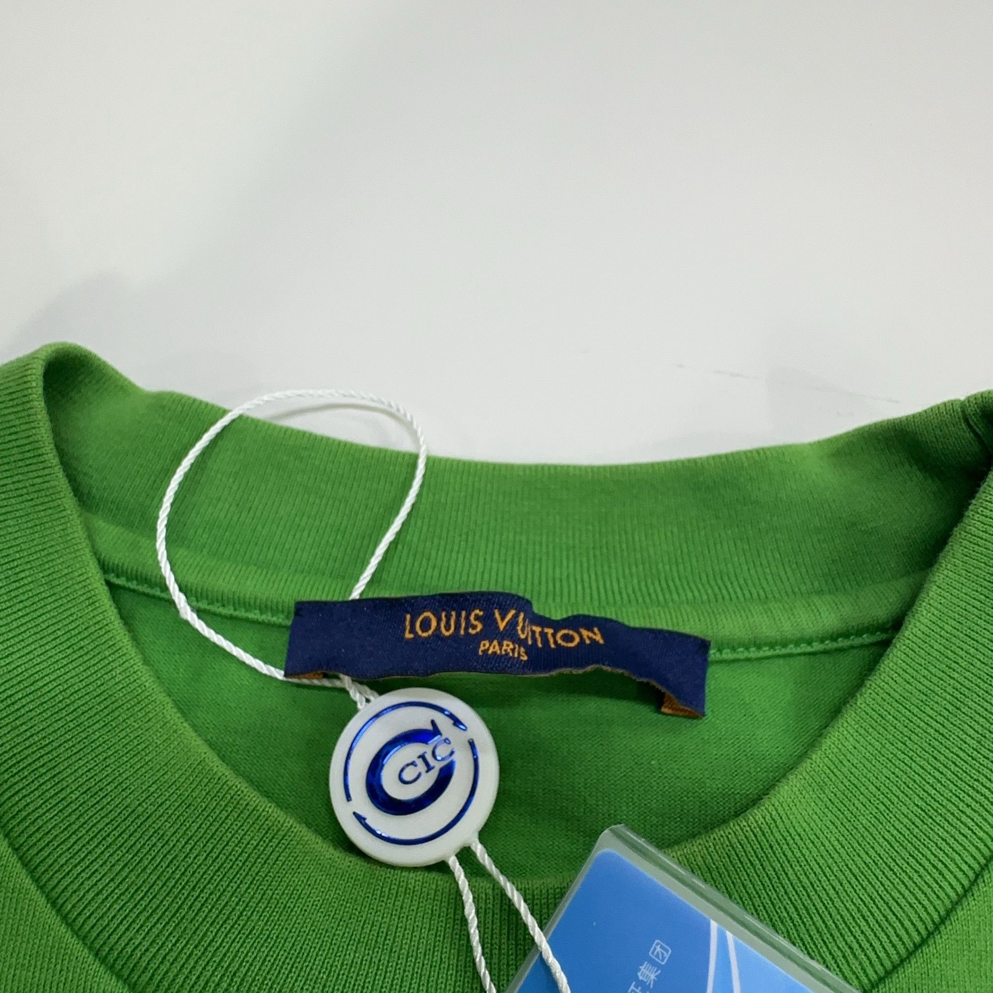 Louis Vuitton Louis Vuitton Logo Embossed T-Shirt Green XS Size US XS / EU 42 / 0 - 4 Thumbnail