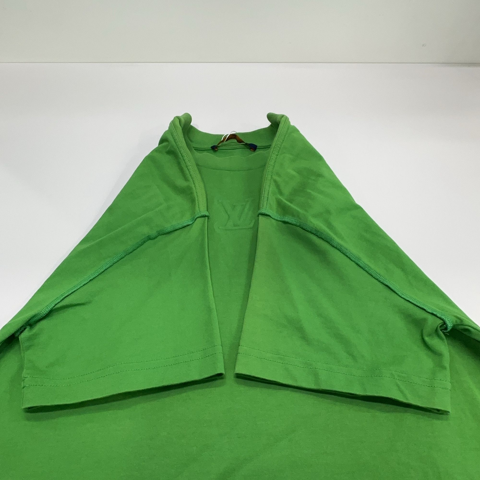 Louis Vuitton Louis Vuitton Logo Embossed T-Shirt Green XS Size US XS / EU 42 / 0 - 7 Thumbnail