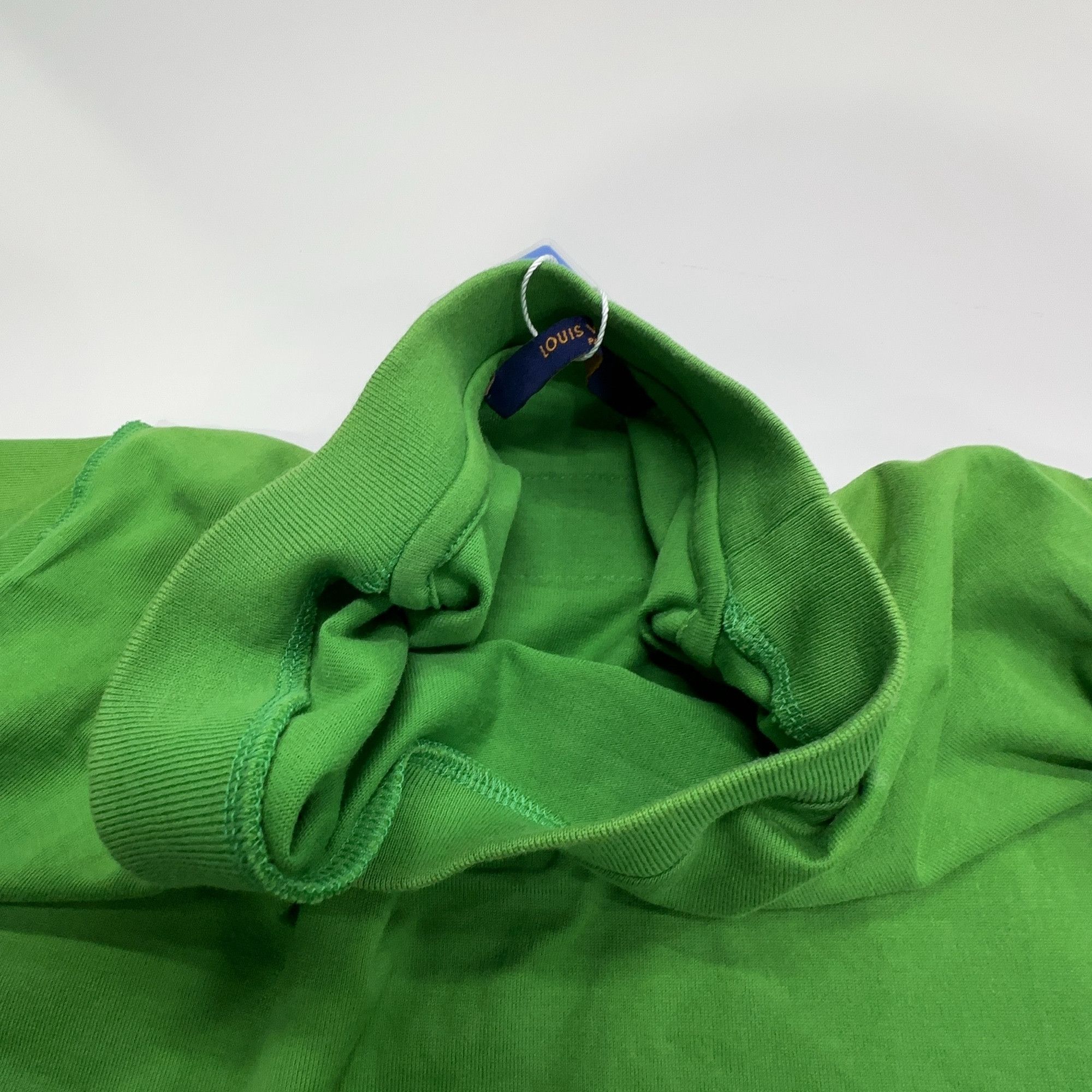 Louis Vuitton Louis Vuitton Logo Embossed T-Shirt Green XS Size US XS / EU 42 / 0 - 5 Thumbnail