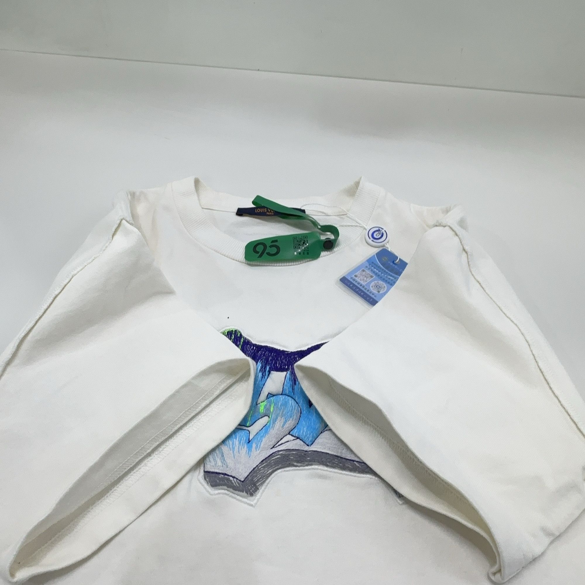 Louis Vuitton Louis Vuitton Graffiti Embroidered T-Shirt S Size US S / EU 44-46 / 1 - 7 Thumbnail