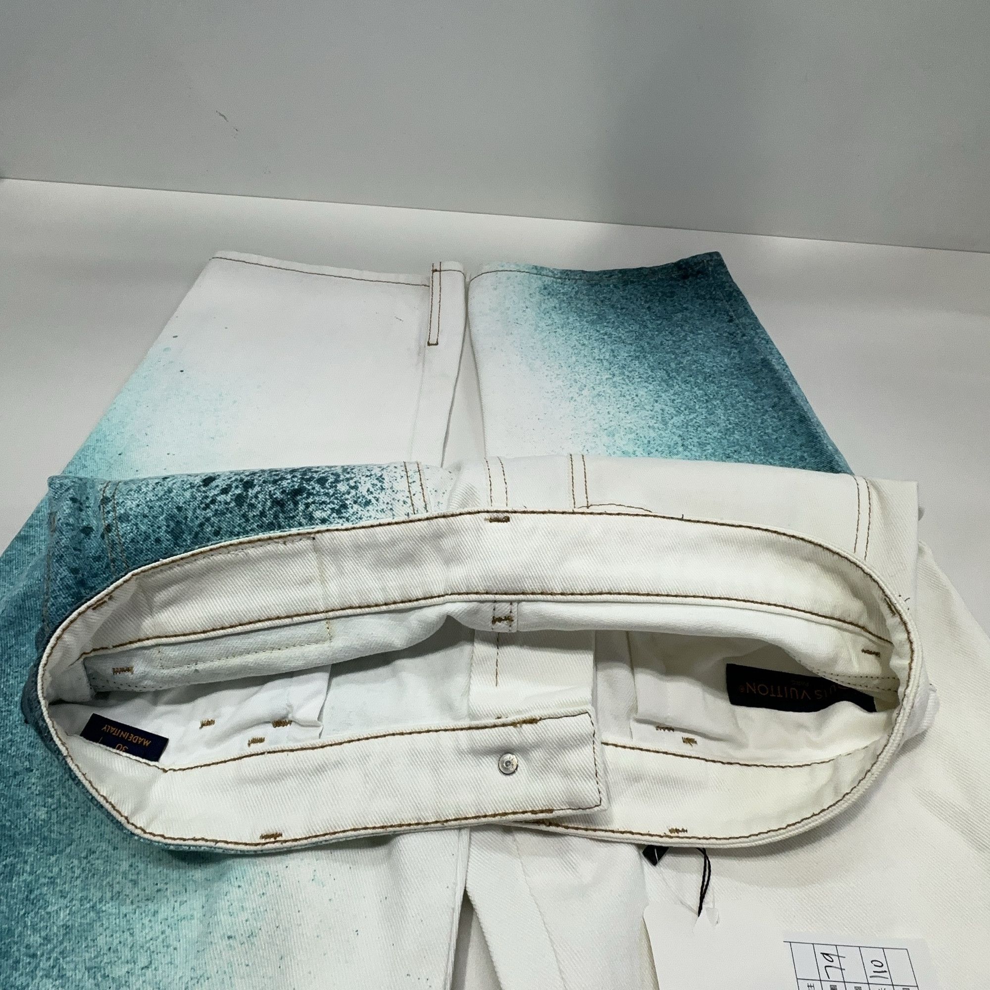 Louis Vuitton Louis Vuitton Spray Paint Dye Denim Jeans 30 Size US 30 / EU 46 - 6 Thumbnail