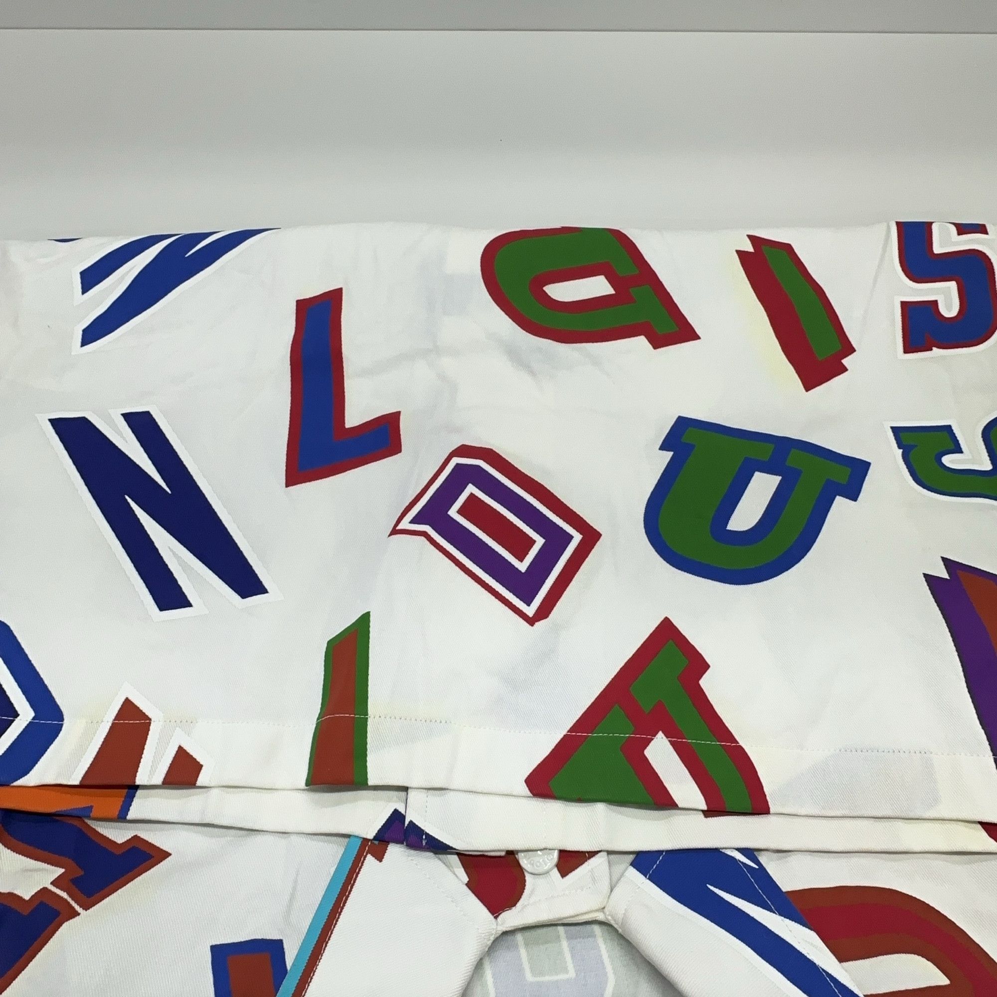 Louis Vuitton Louis Vuitton x NBA Letter Print Short Sleeve Shirt M Size US M / EU 48-50 / 2 - 13 Thumbnail