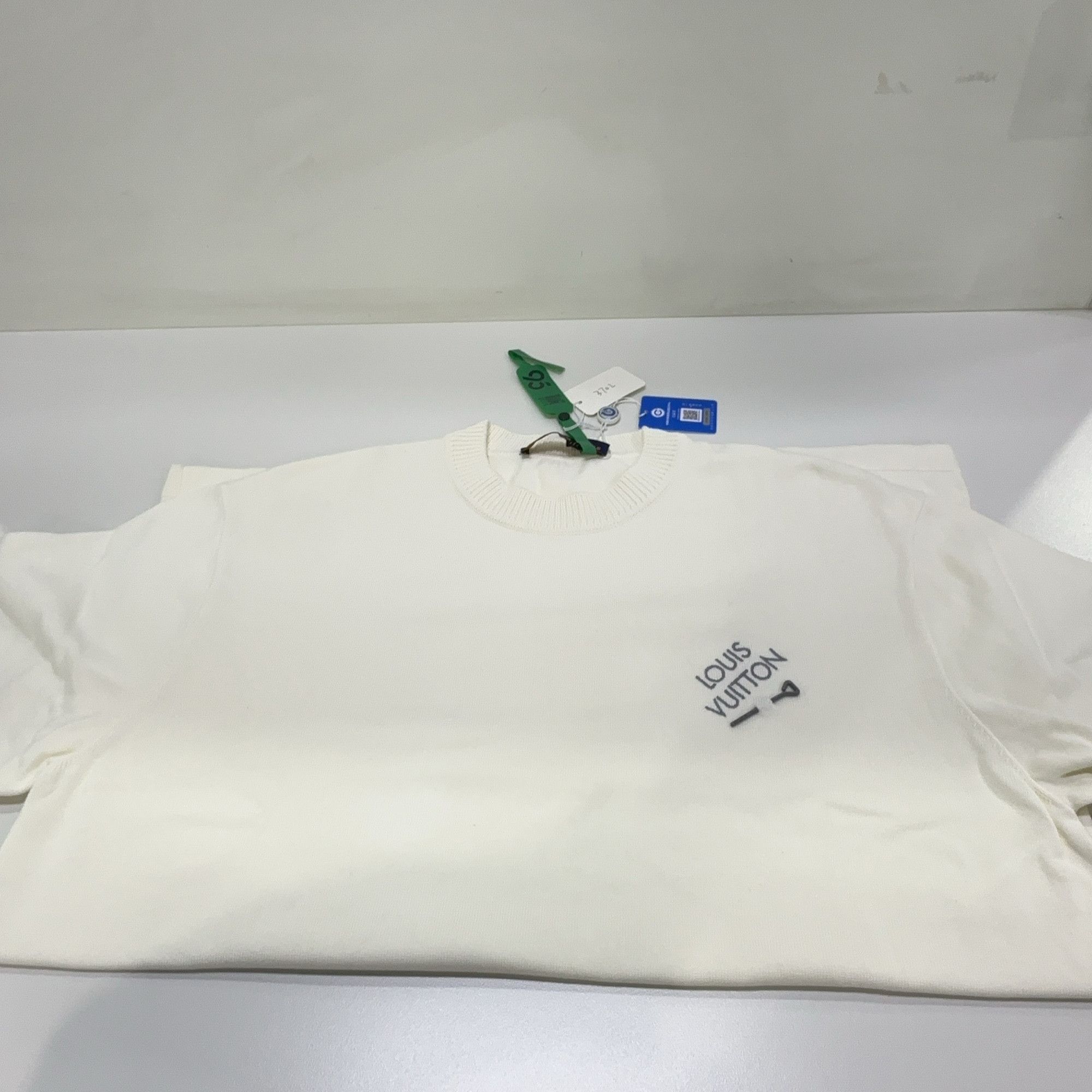 Louis Vuitton Louis Vuitton White Logo T-Shirt L Size US L / EU 52-54 / 3 - 6 Thumbnail