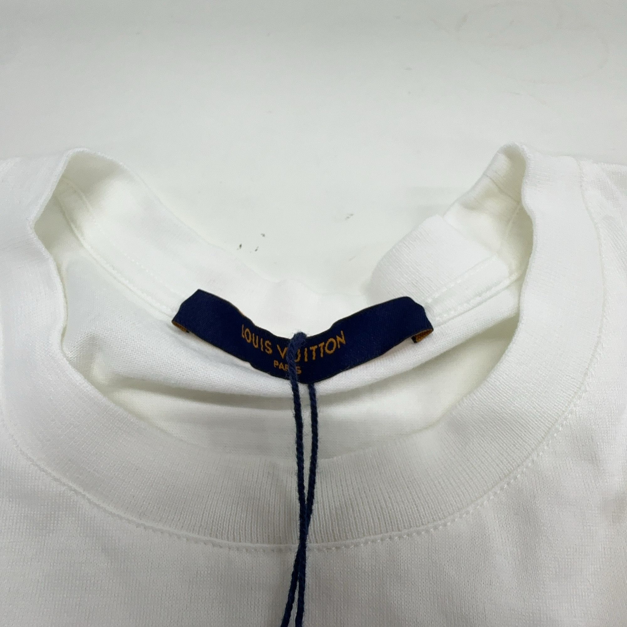Louis Vuitton Louis Vuitton Embroidered Logo T-Shirt L Size US L / EU 52-54 / 3 - 3 Thumbnail