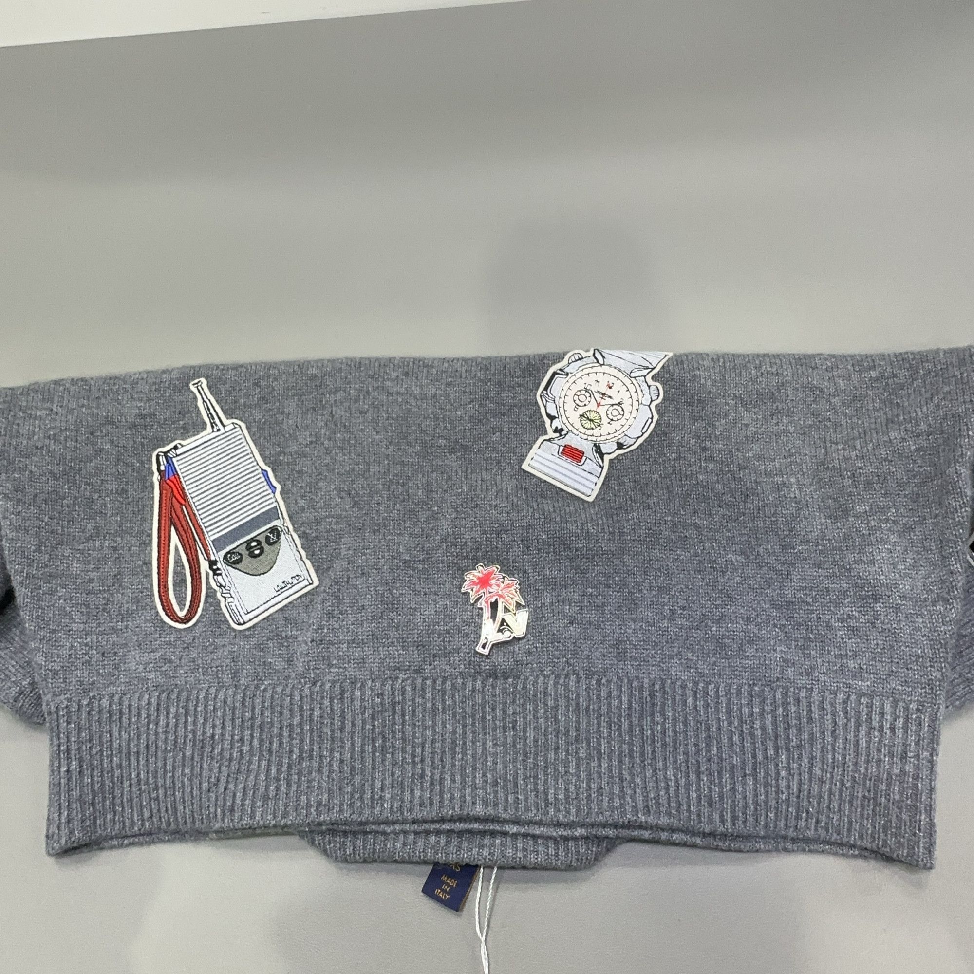Louis Vuitton Louis Vuitton Patch Embroidered Cashmere Sweater XS Size US XS / EU 42 / 0 - 7 Thumbnail