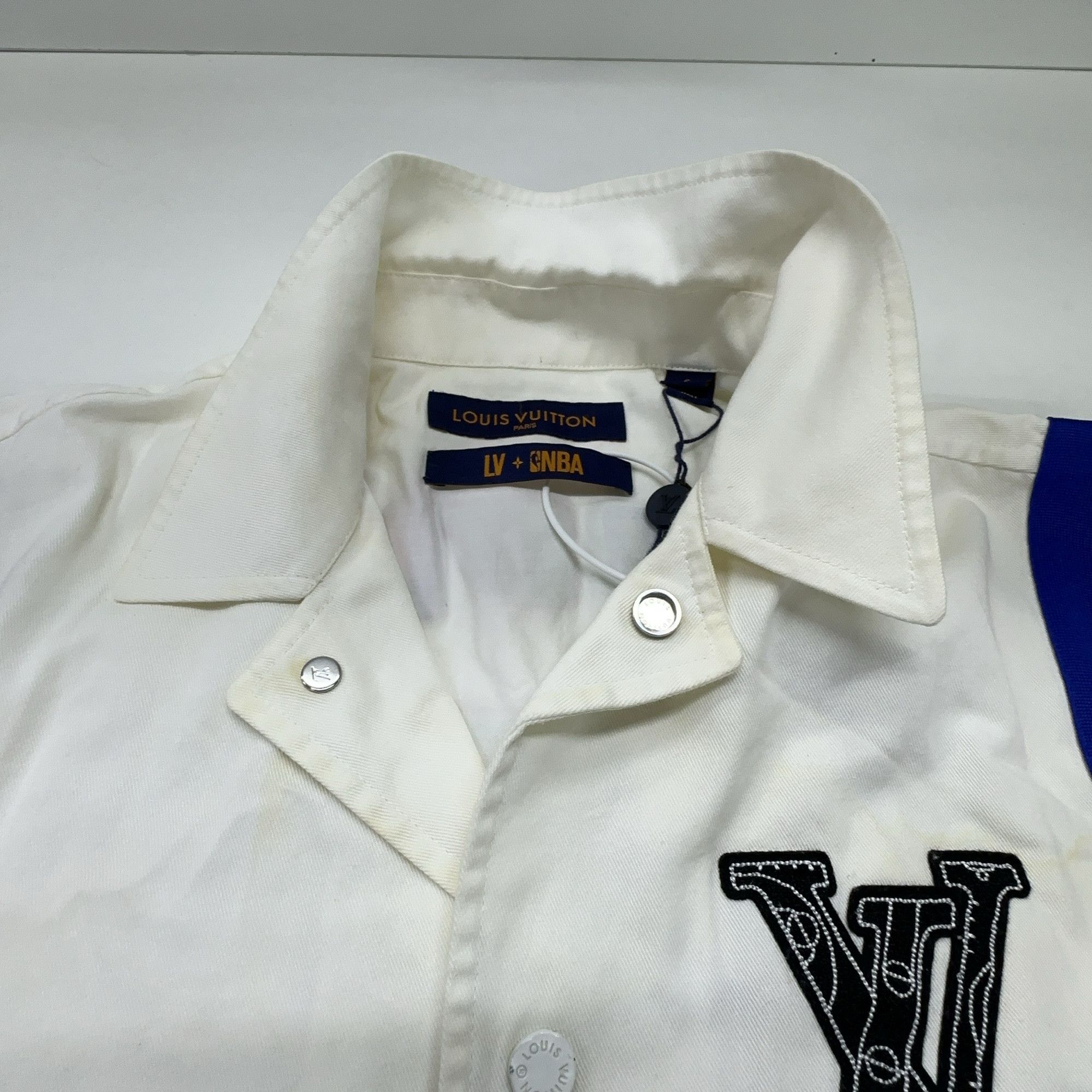 Louis Vuitton Louis Vuitton x NBA Logo Basketball Shirt S Size US S / EU 44-46 / 1 - 6 Thumbnail