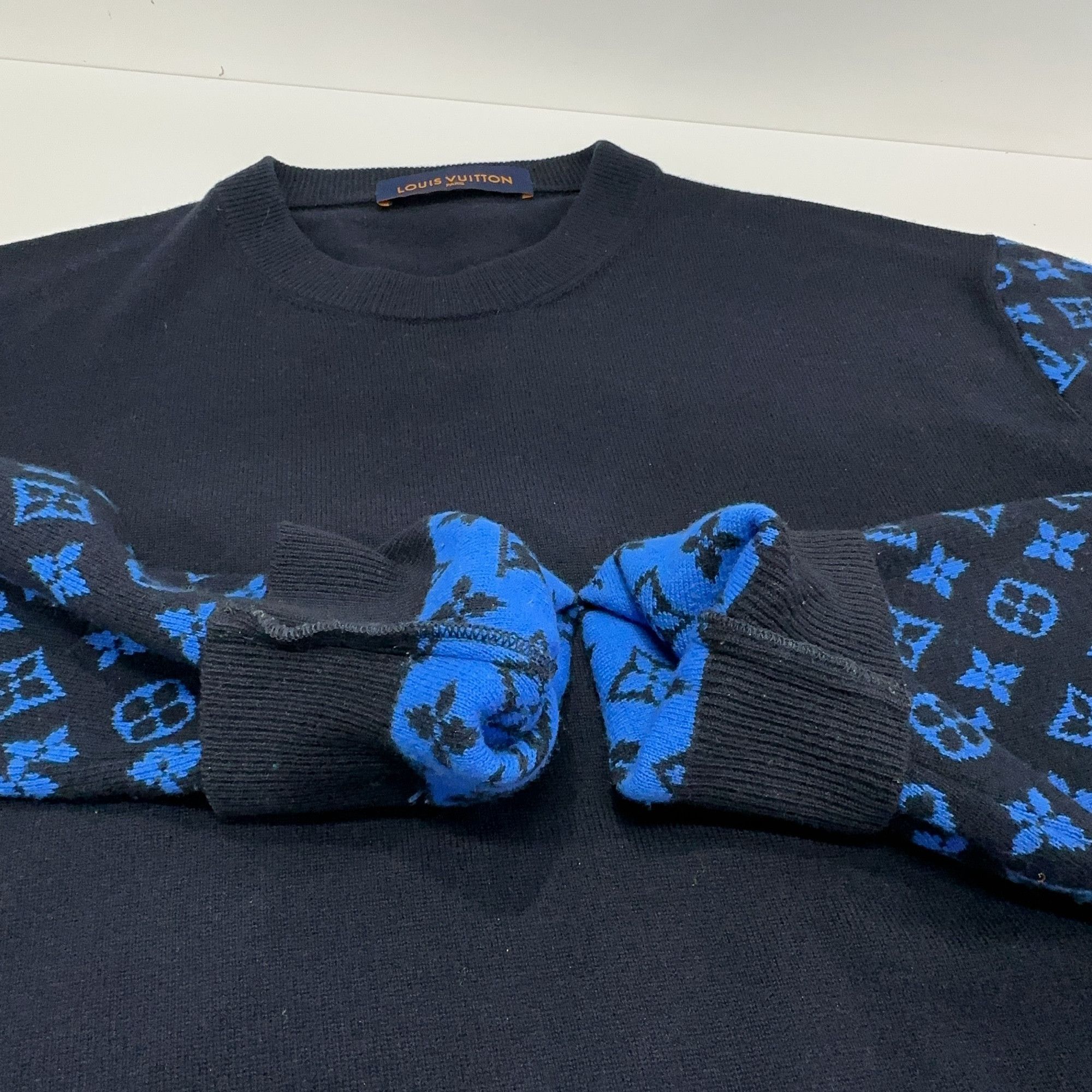 Louis Vuitton Louis Vuitton Monogram Sleeve Crewneck Sweater M Size US M / EU 48-50 / 2 - 8 Thumbnail