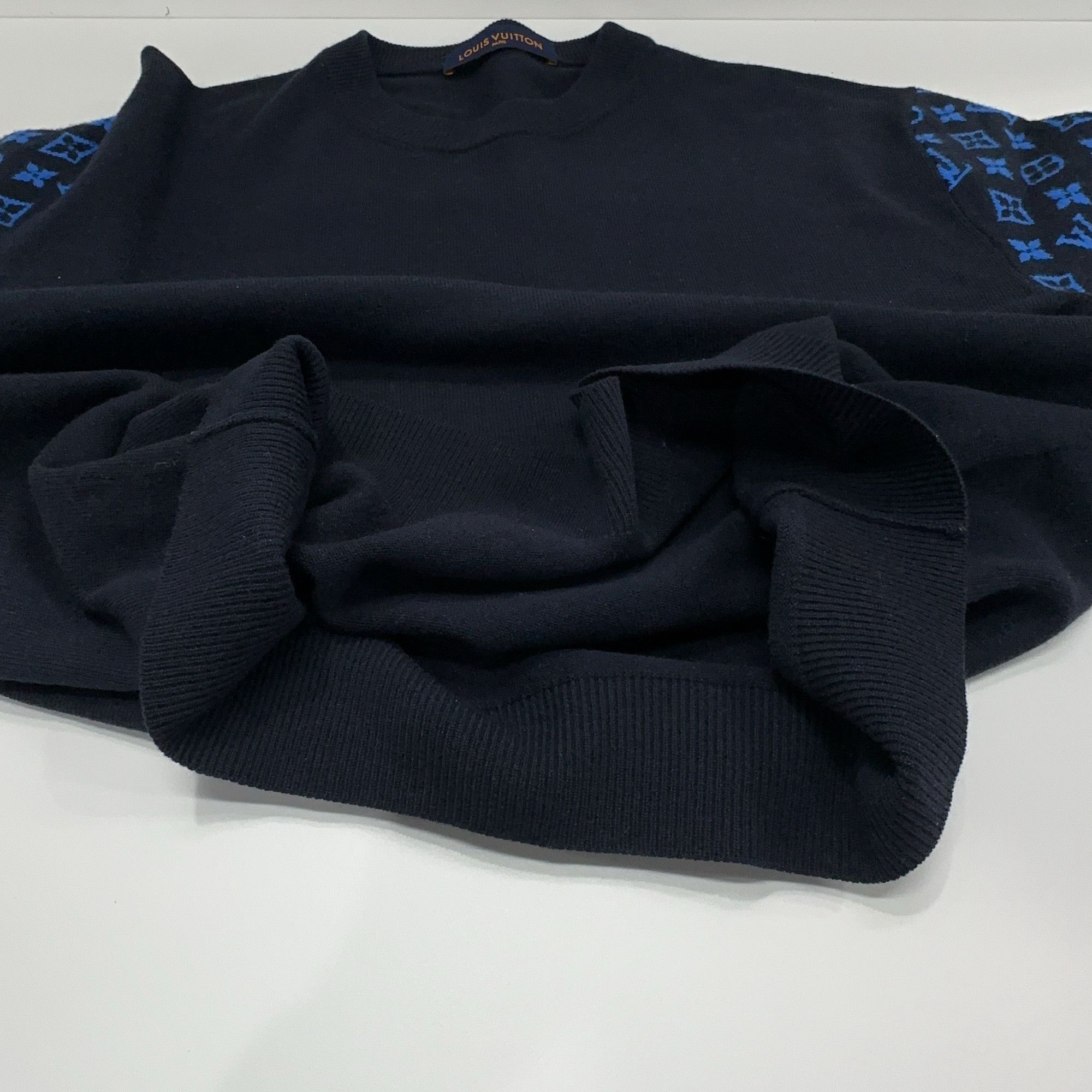 Louis Vuitton Louis Vuitton Monogram Sleeve Crewneck Sweater M Size US M / EU 48-50 / 2 - 7 Thumbnail