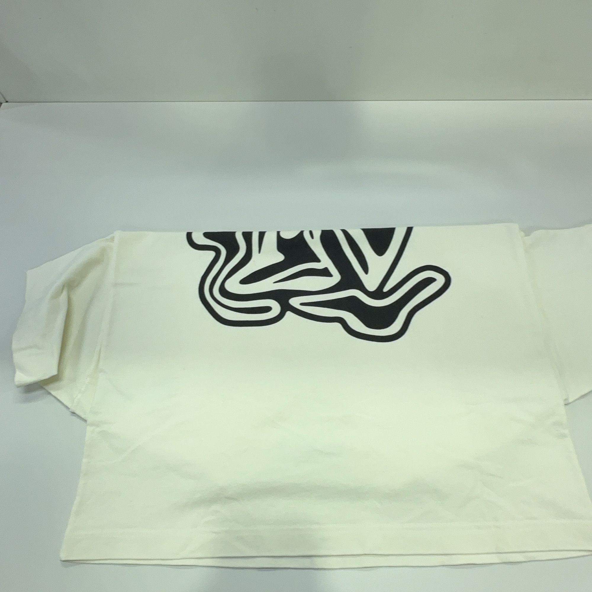 Louis Vuitton Louis Vuitton Smoke Print Logo T-Shirt S Size US S / EU 44-46 / 1 - 12 Thumbnail