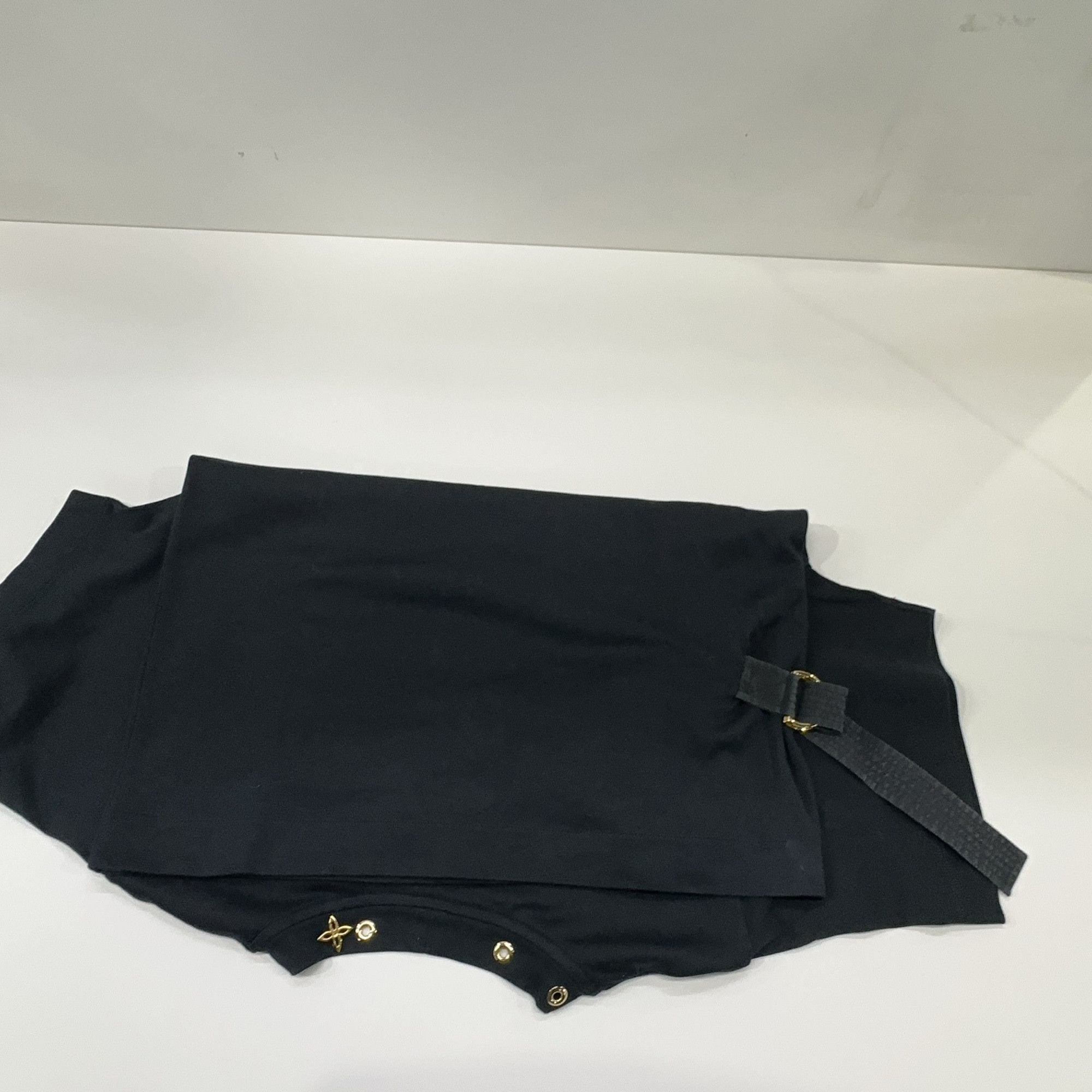 Louis Vuitton Louis Vuitton Eyelet Detail Side Strap T-Shirt XS Size XS / US 0-2 / IT 36-38 - 7 Thumbnail