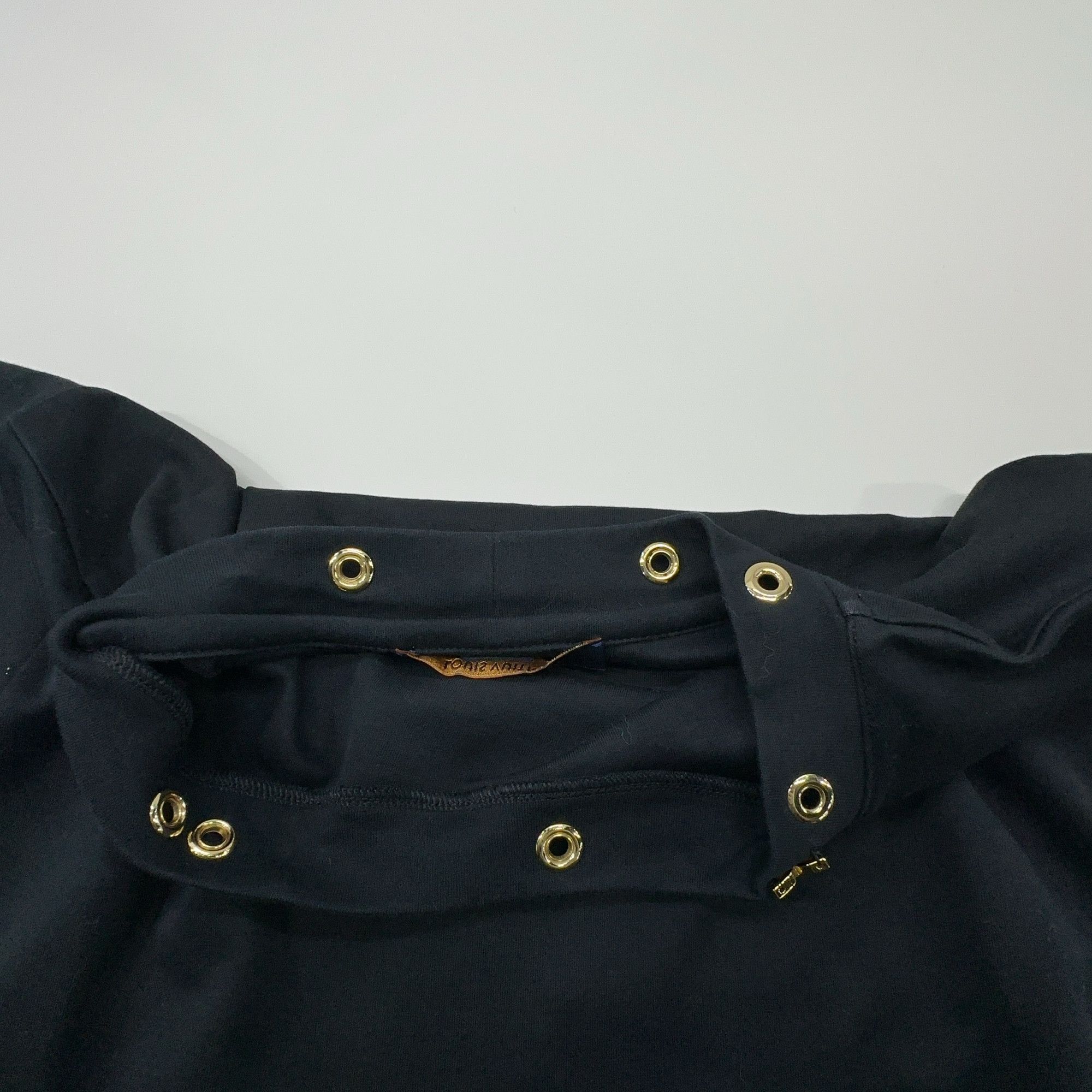 Louis Vuitton Louis Vuitton Eyelet Detail Side Strap T-Shirt XS Size XS / US 0-2 / IT 36-38 - 5 Thumbnail