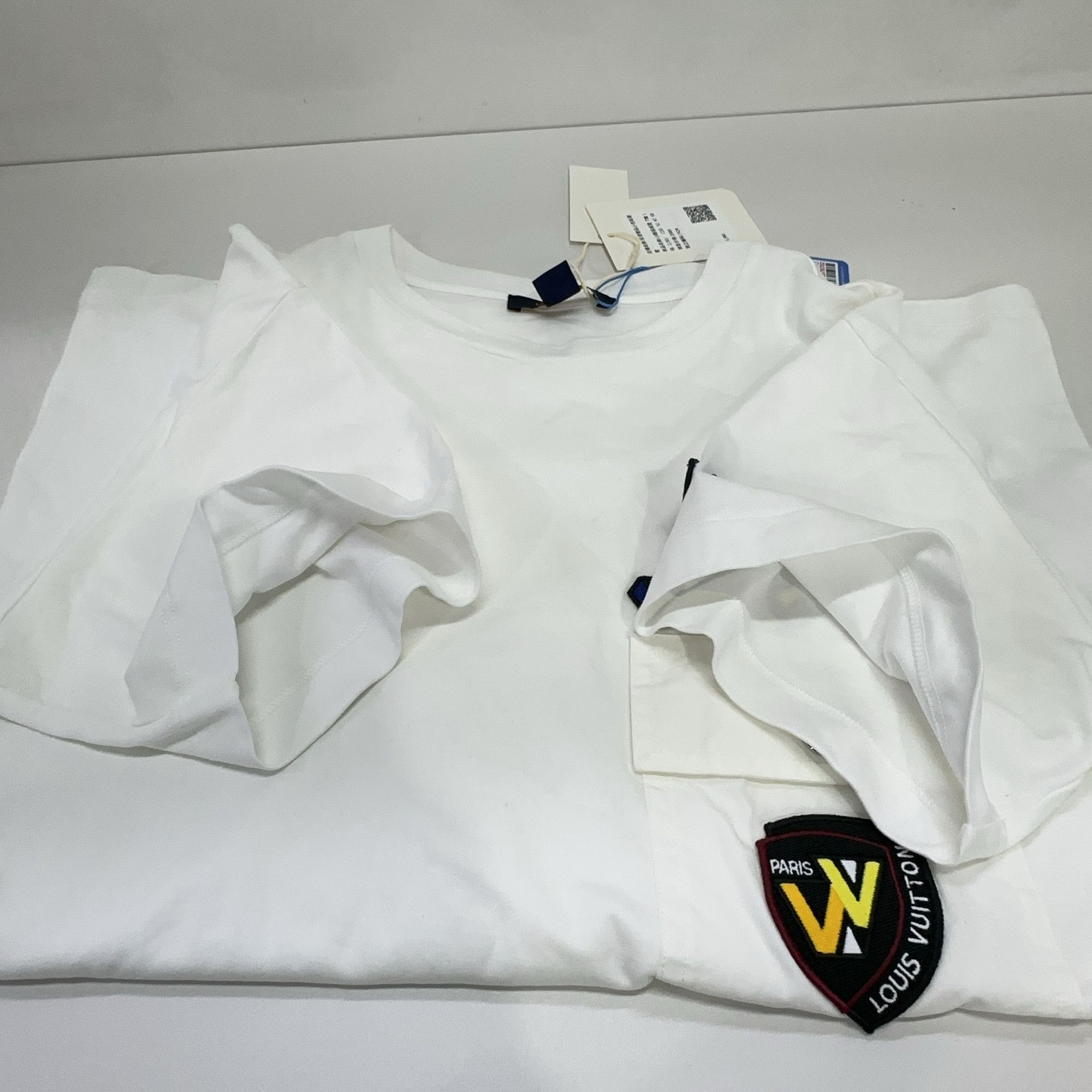 Louis Vuitton Louis Vuitton Graphic Patch Pocket T-Shirt L Size US L / EU 52-54 / 3 - 9 Thumbnail