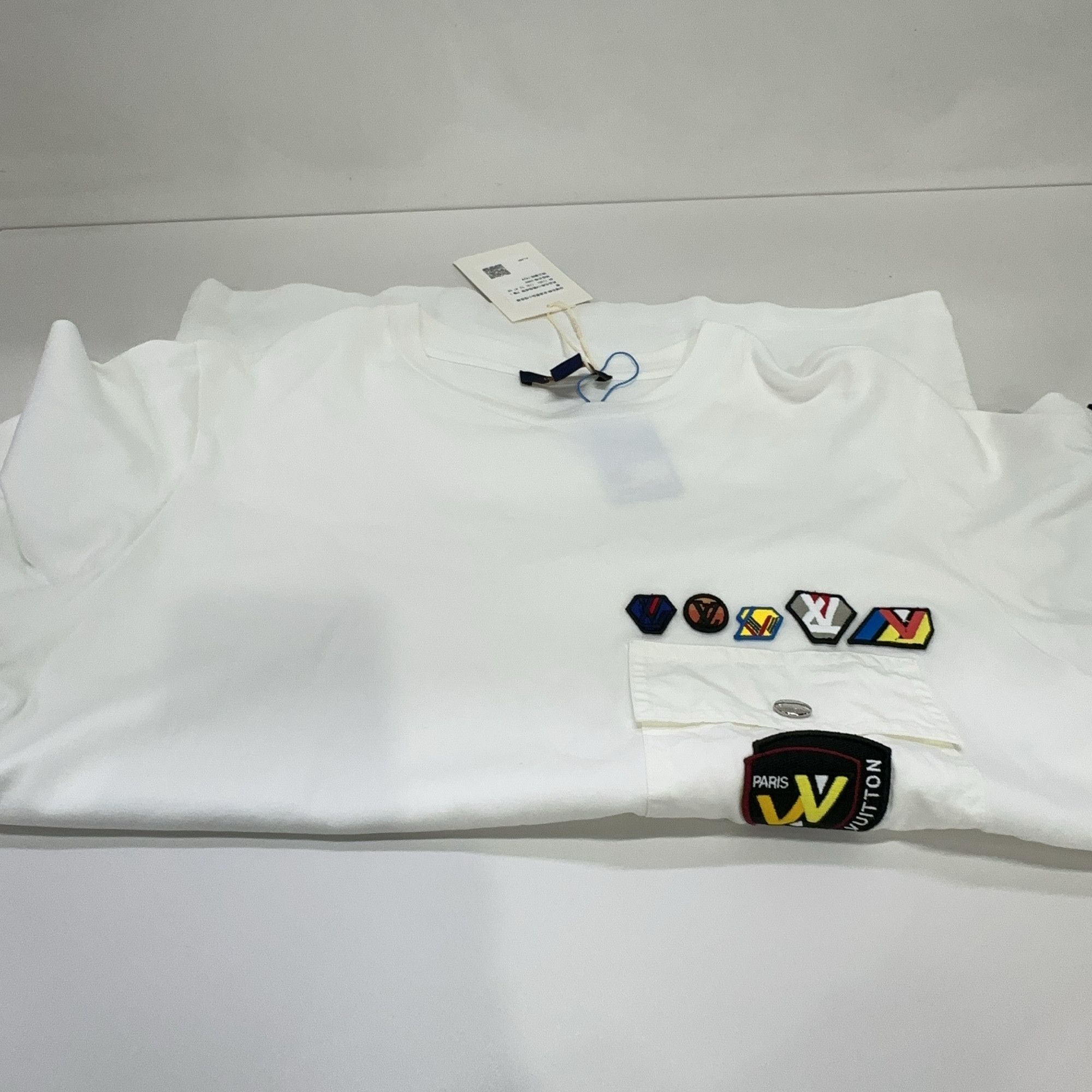 Louis Vuitton Louis Vuitton Graphic Patch Pocket T-Shirt L Size US L / EU 52-54 / 3 - 6 Thumbnail