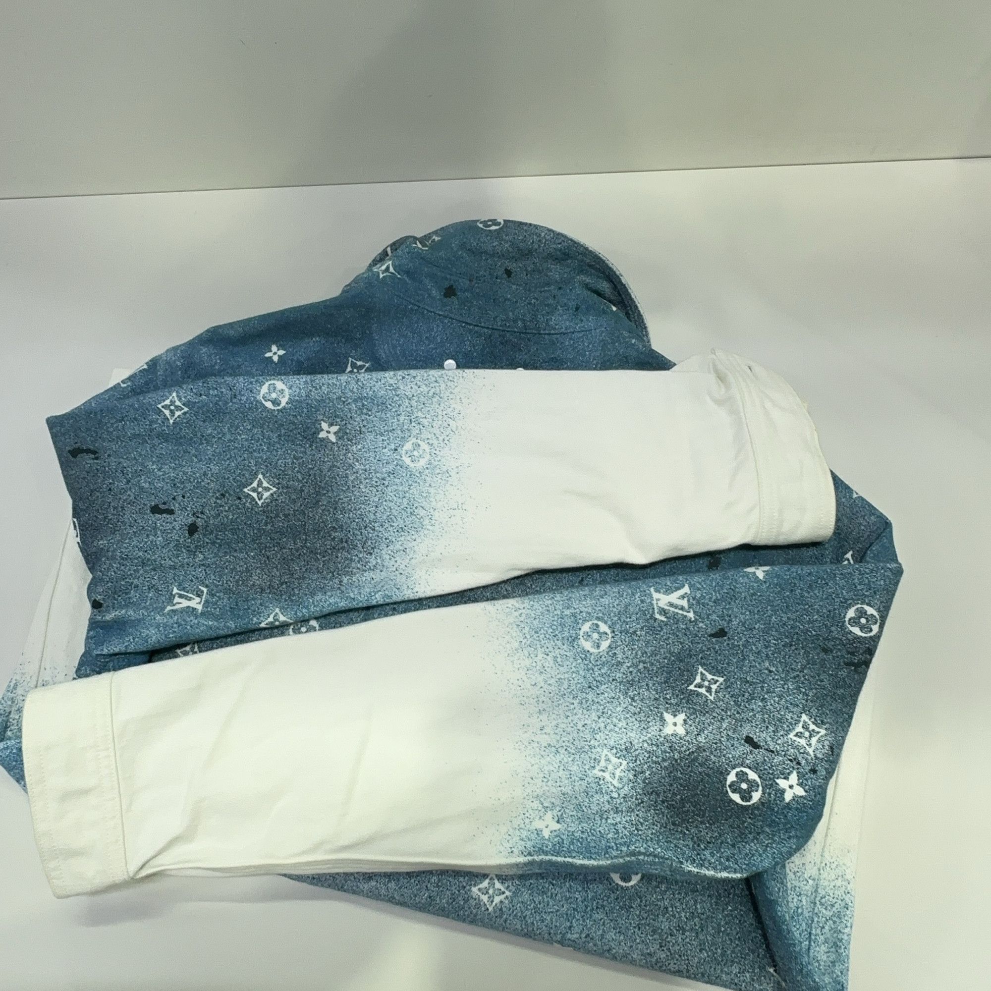 Louis Vuitton Louis Vuitton Monogram Galaxy Gradient Denim Shirt S Size US S / EU 44-46 / 1 - 13 Thumbnail