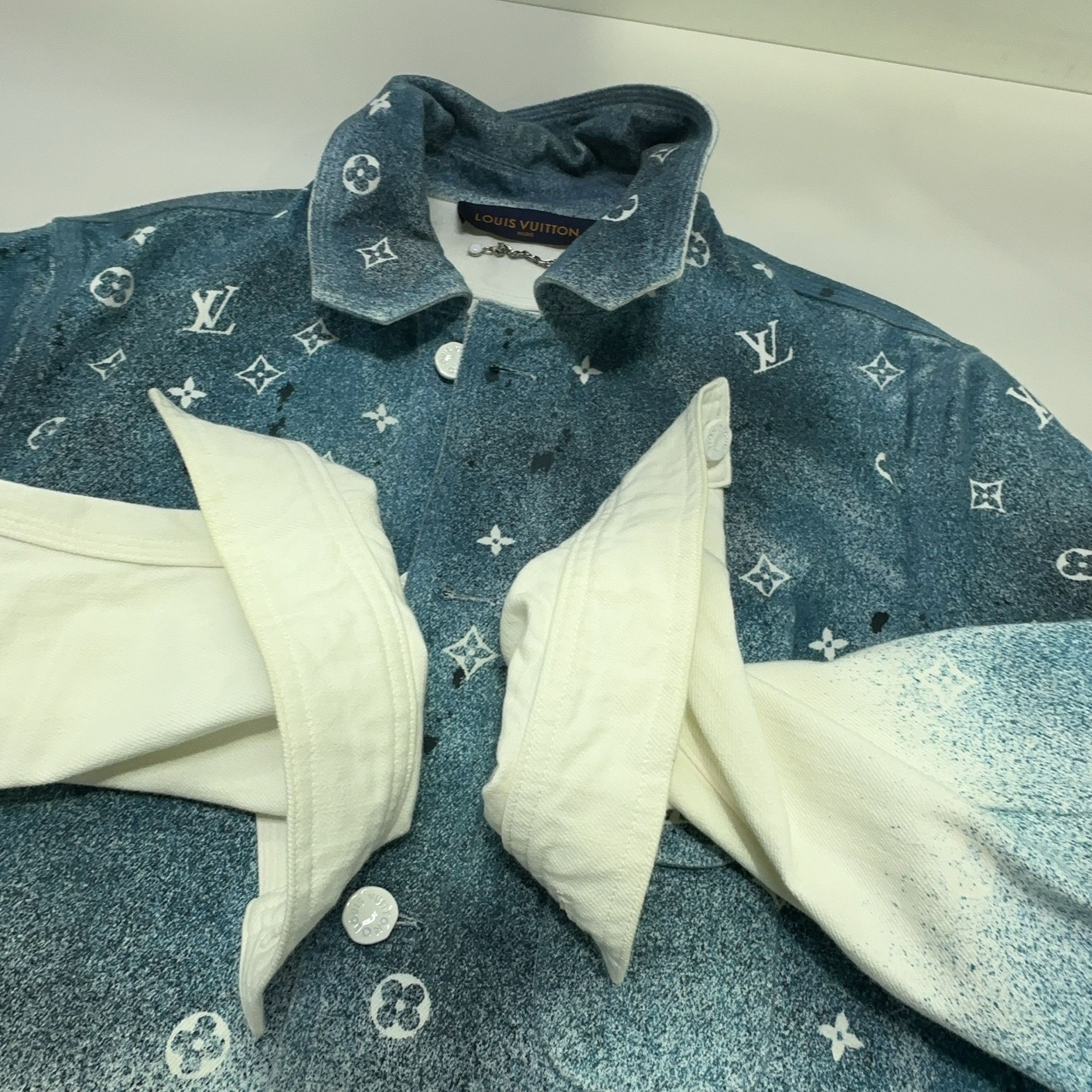 Louis Vuitton Louis Vuitton Monogram Galaxy Gradient Denim Shirt S Size US S / EU 44-46 / 1 - 10 Thumbnail
