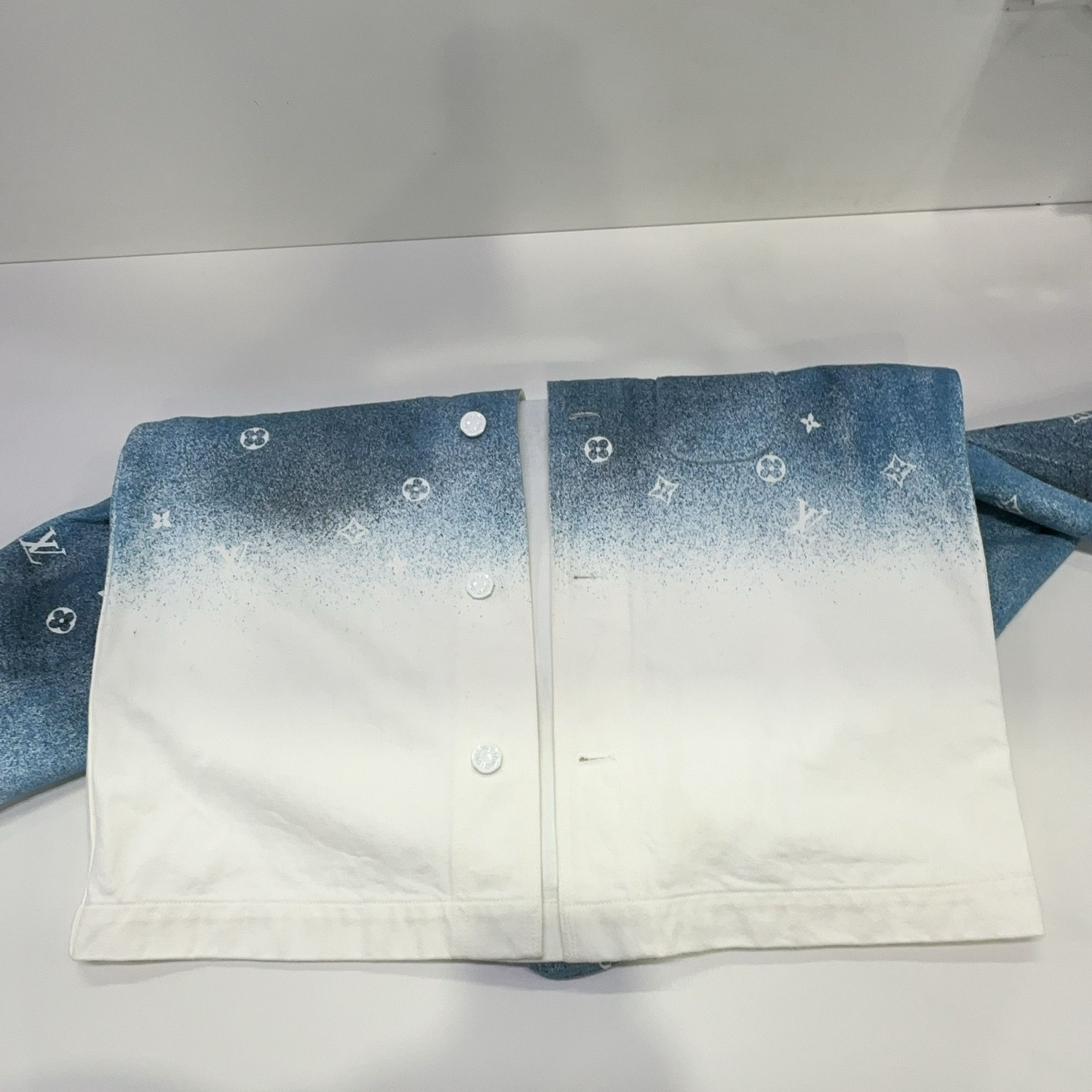 Louis Vuitton Louis Vuitton Monogram Galaxy Gradient Denim Shirt S Size US S / EU 44-46 / 1 - 7 Thumbnail