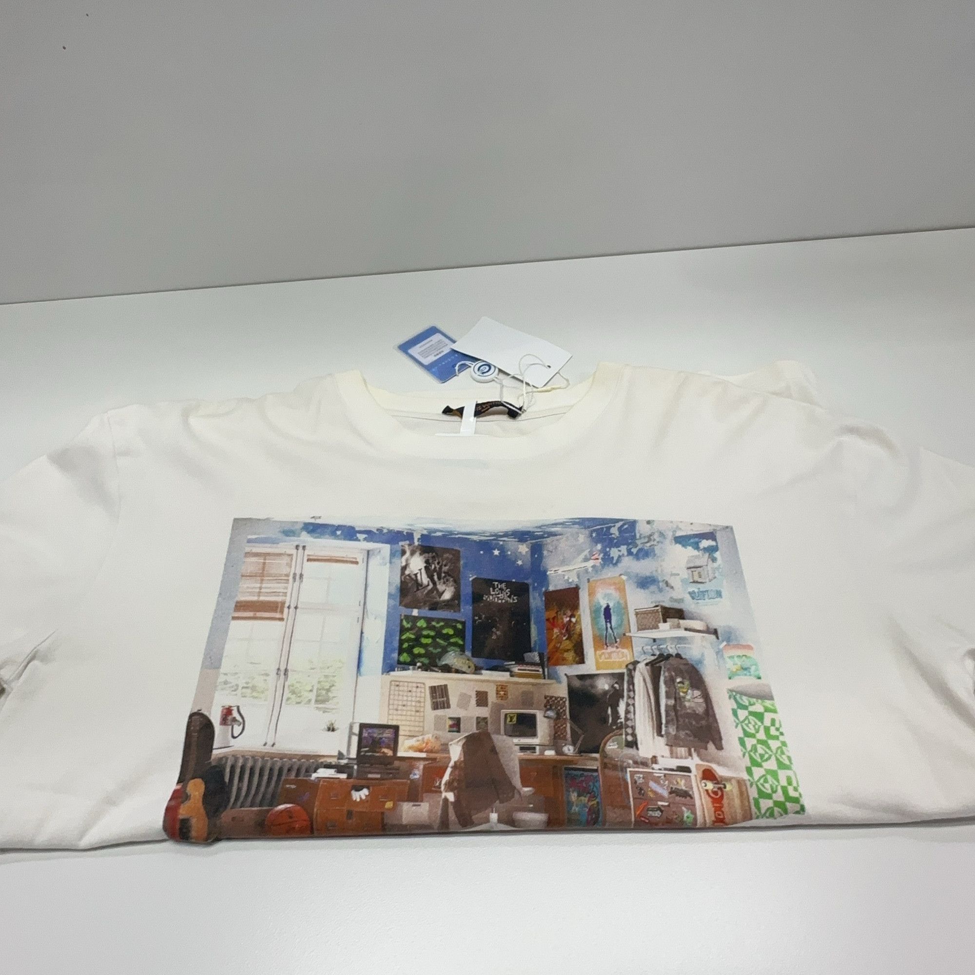 Louis Vuitton Louis Vuitton Graffiti Room Print T-Shirt L Size US L / EU 52-54 / 3 - 6 Thumbnail