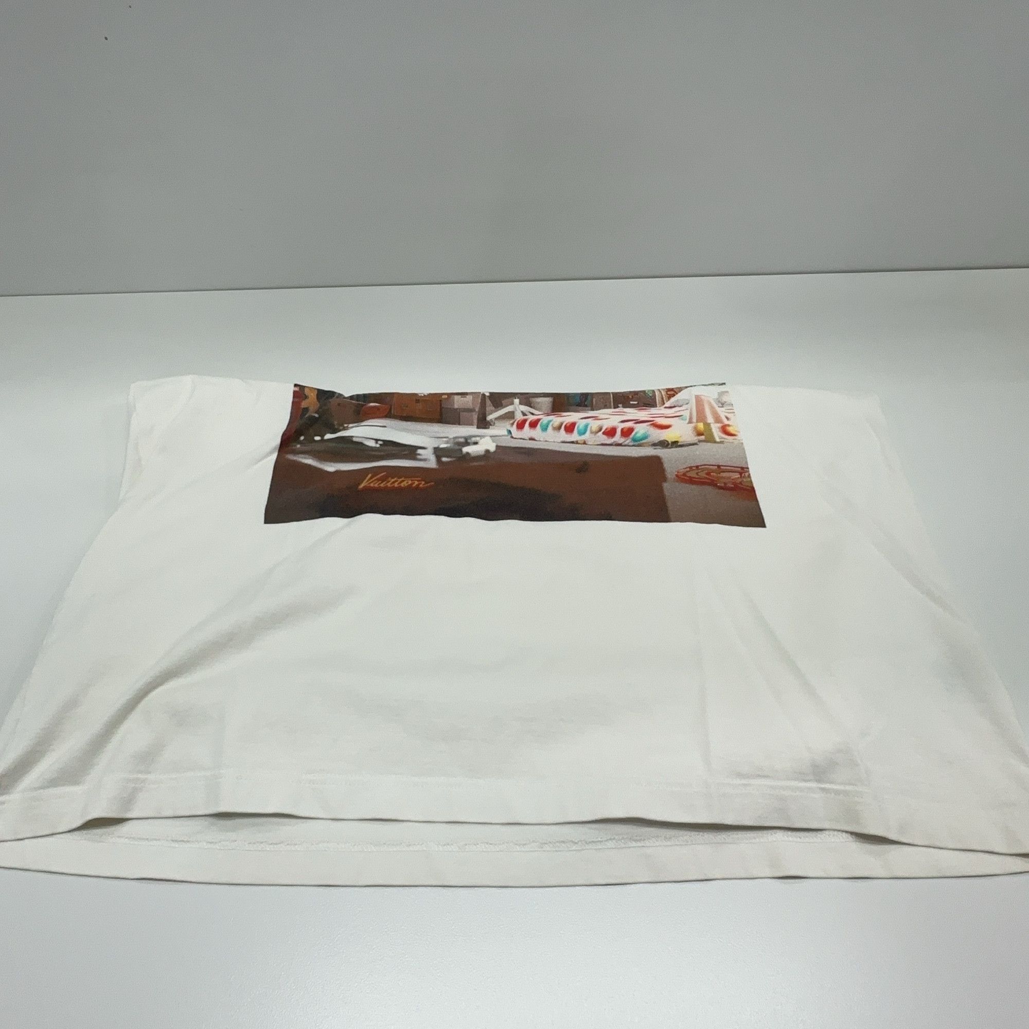 Louis Vuitton Louis Vuitton Graffiti Room Print T-Shirt L Size US L / EU 52-54 / 3 - 9 Thumbnail