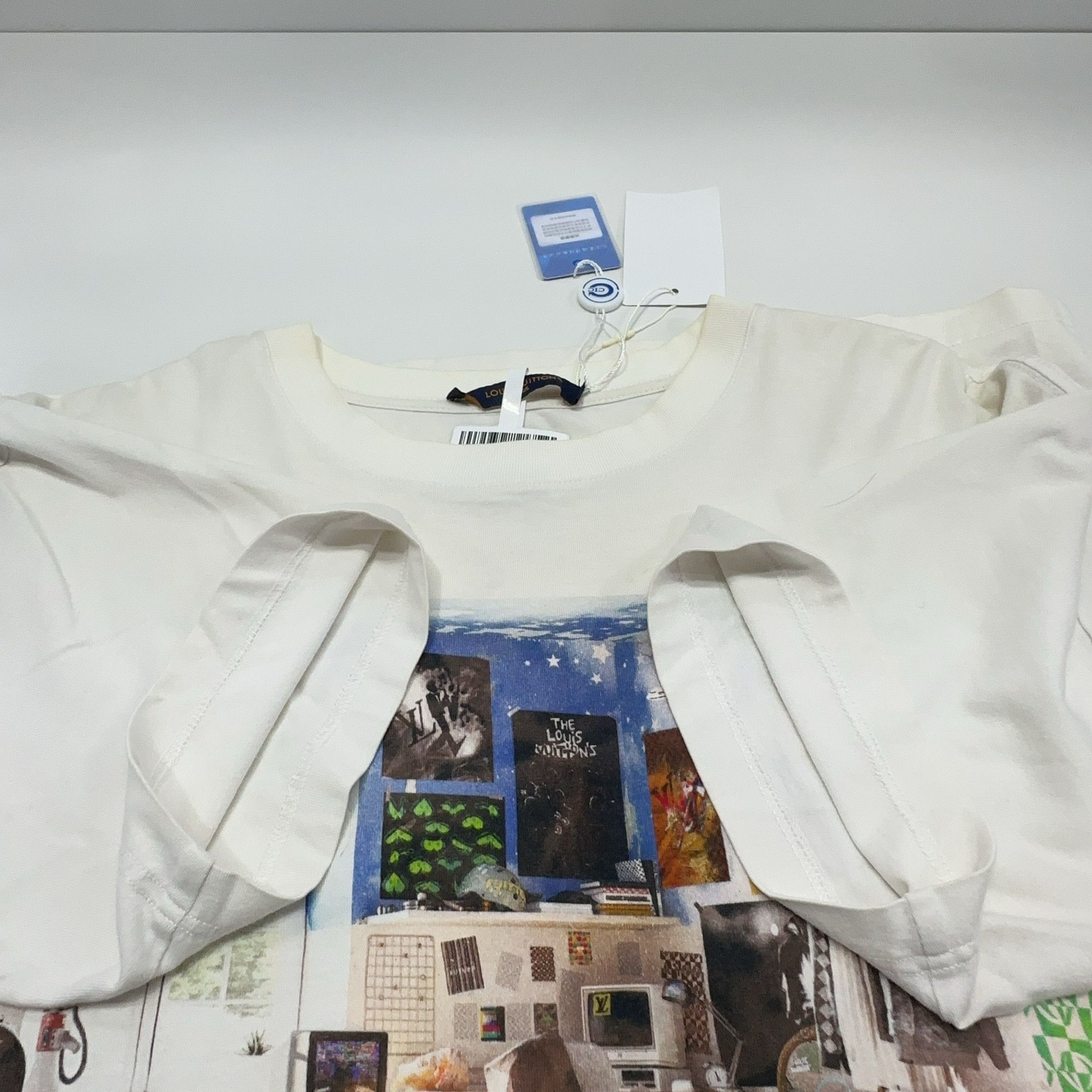 Louis Vuitton Louis Vuitton Graffiti Room Print T-Shirt L Size US L / EU 52-54 / 3 - 8 Thumbnail