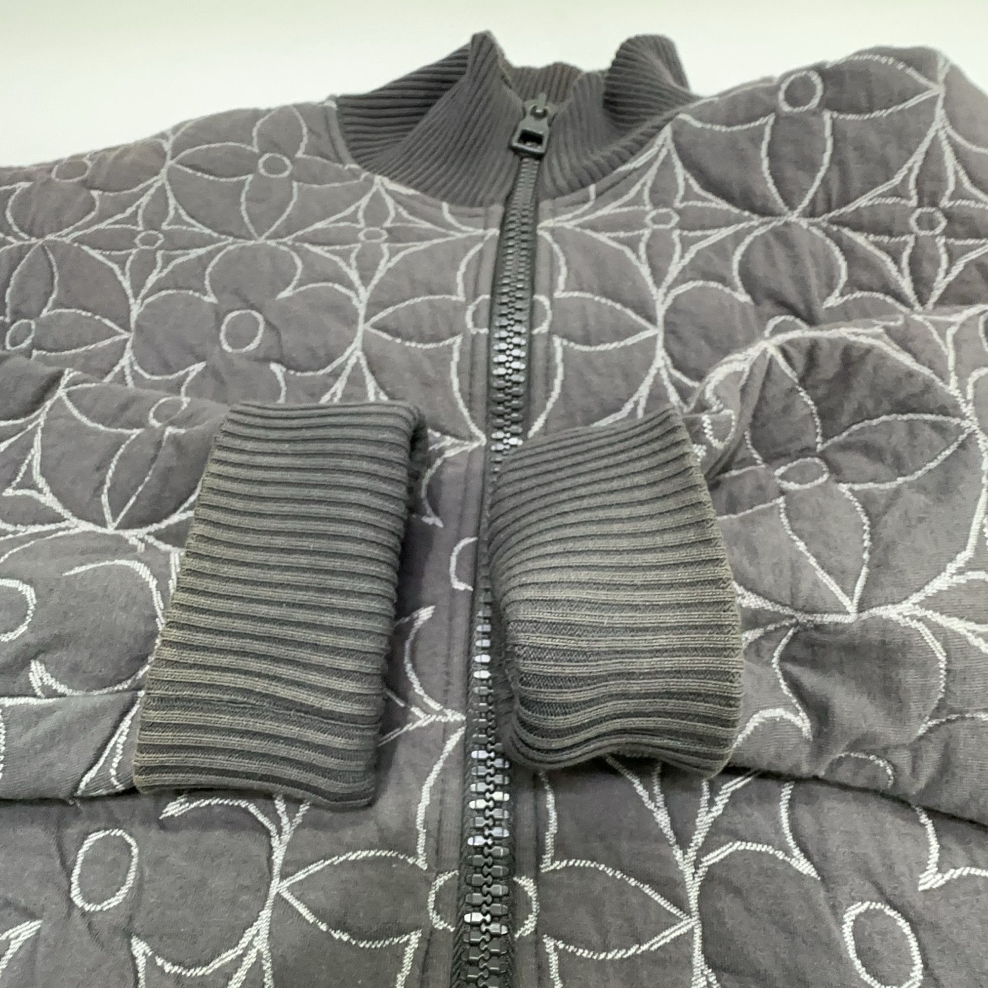 Louis Vuitton Louis Vuitton Logo Monogram Quilted Jacket Size S Size US S / EU 44-46 / 1 - 13 Thumbnail