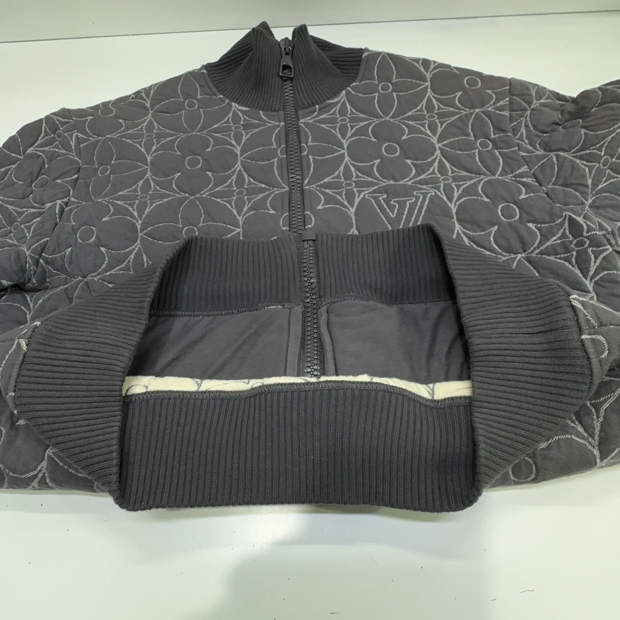 Louis Vuitton Louis Vuitton Logo Monogram Quilted Jacket Size S Size US S / EU 44-46 / 1 - 8 Thumbnail