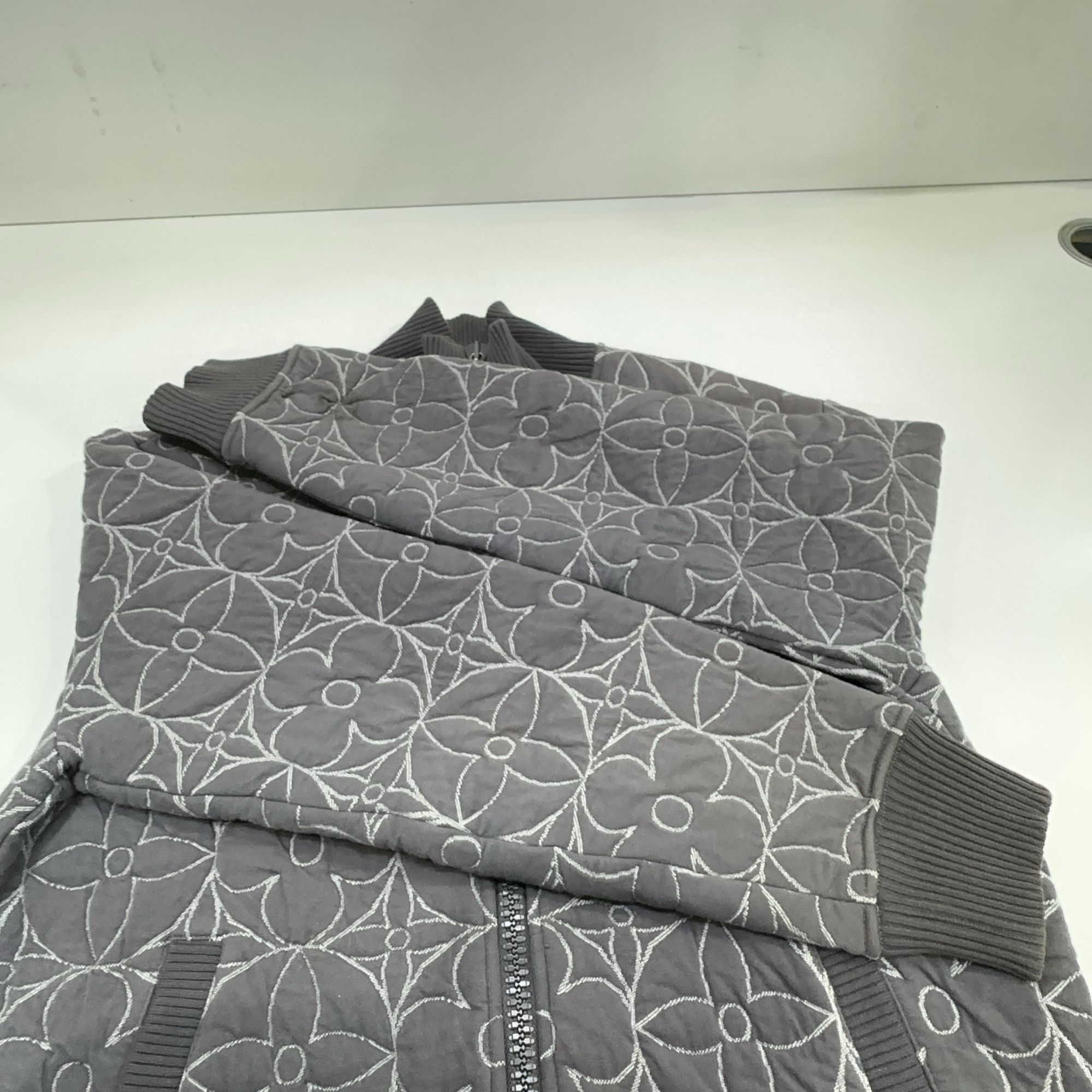 Louis Vuitton Louis Vuitton Logo Monogram Quilted Jacket Size S Size US S / EU 44-46 / 1 - 9 Thumbnail