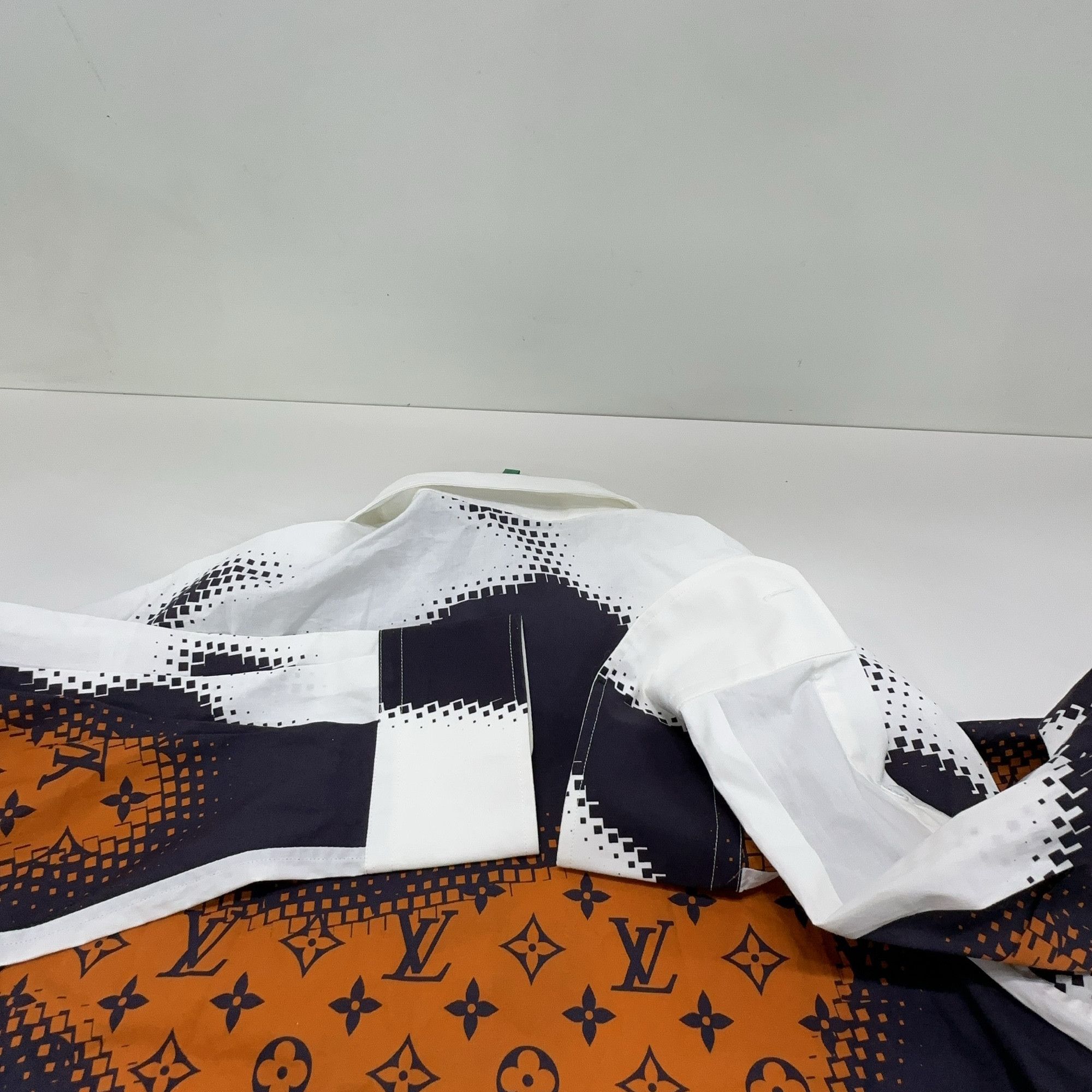 Louis Vuitton Louis Vuitton SS24 Mappa Mundi Monogram Shirt XS Size US XS / EU 42 / 0 - 6 Thumbnail