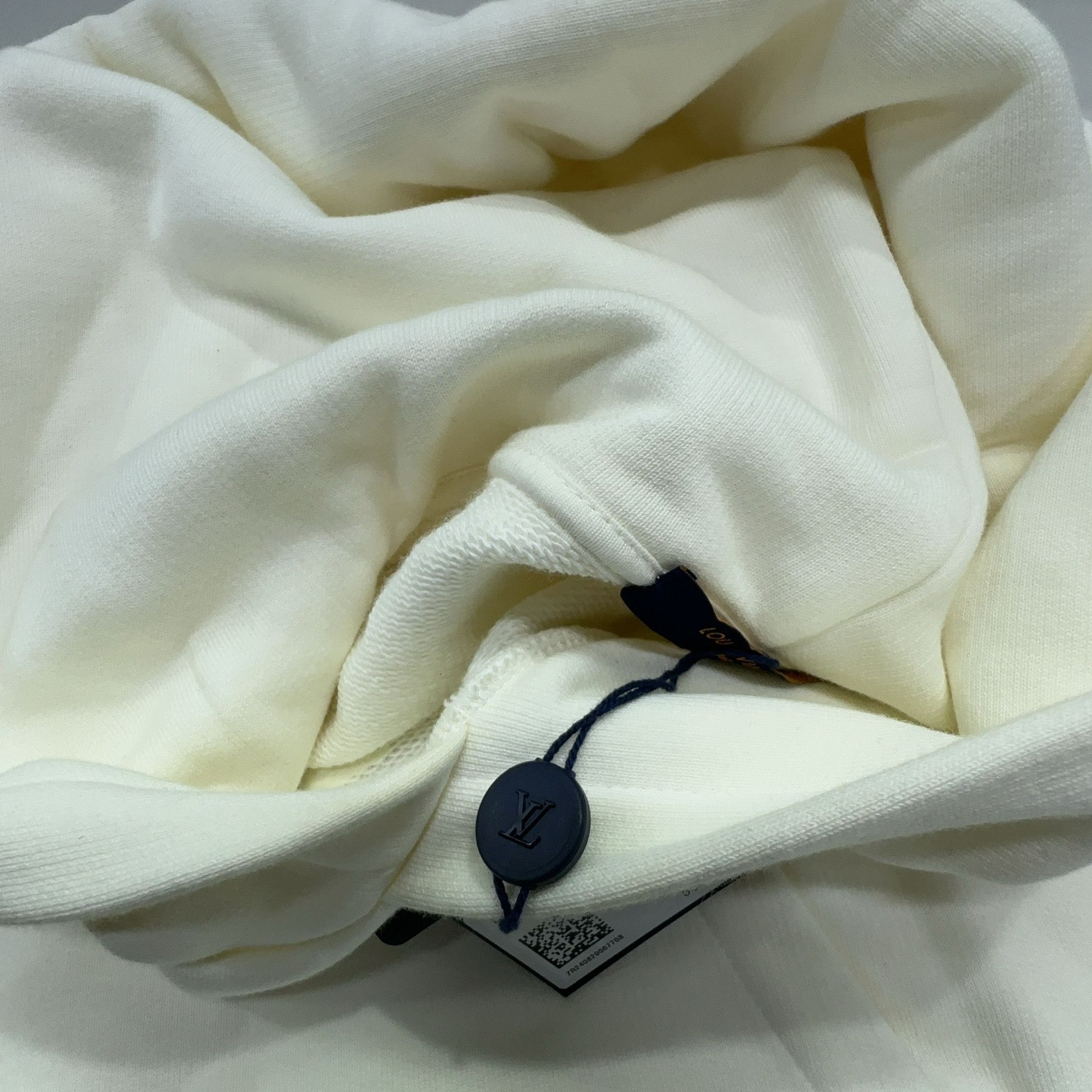 Louis Vuitton Louis Vuitton White Embossed Logo Hoodie M Size US M / EU 48-50 / 2 - 5 Thumbnail