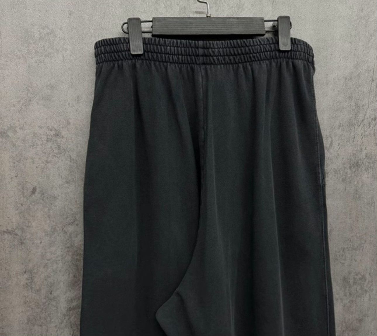 Balenciaga Balenciaga Washed Logo Sweatpants Size L Size US 34 / EU 50 - 4 Thumbnail