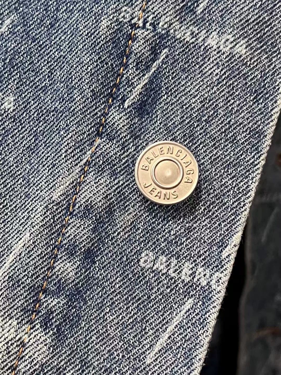 Balenciaga Balenciaga All Over Logo Denim Jacket 48 Size US M / EU 48-50 / 2 - 4 Thumbnail