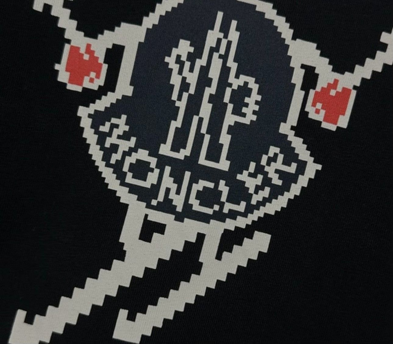 Moncler Moncler Pixel Logo Short Sleeve T-Shirt L Size US L / EU 52-54 / 3 - 3 Thumbnail