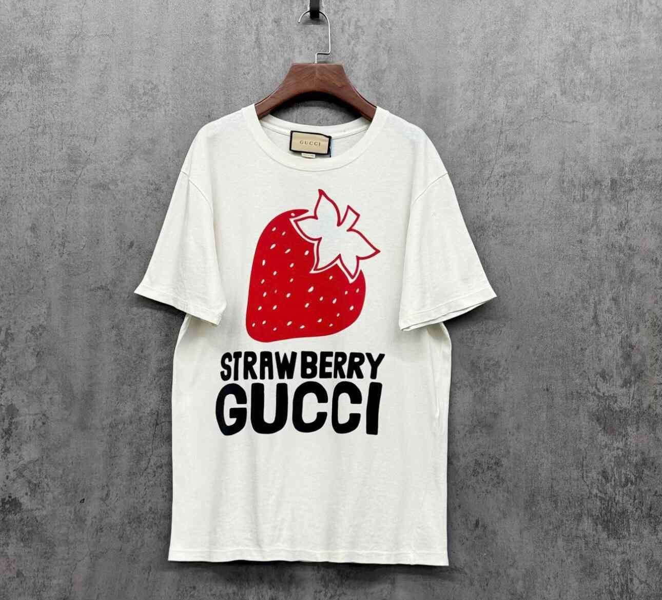 Gucci Gucci Strawberry Logo T-Shirt Size XS Size US XS / EU 42 / 0 - 2 Thumbnail