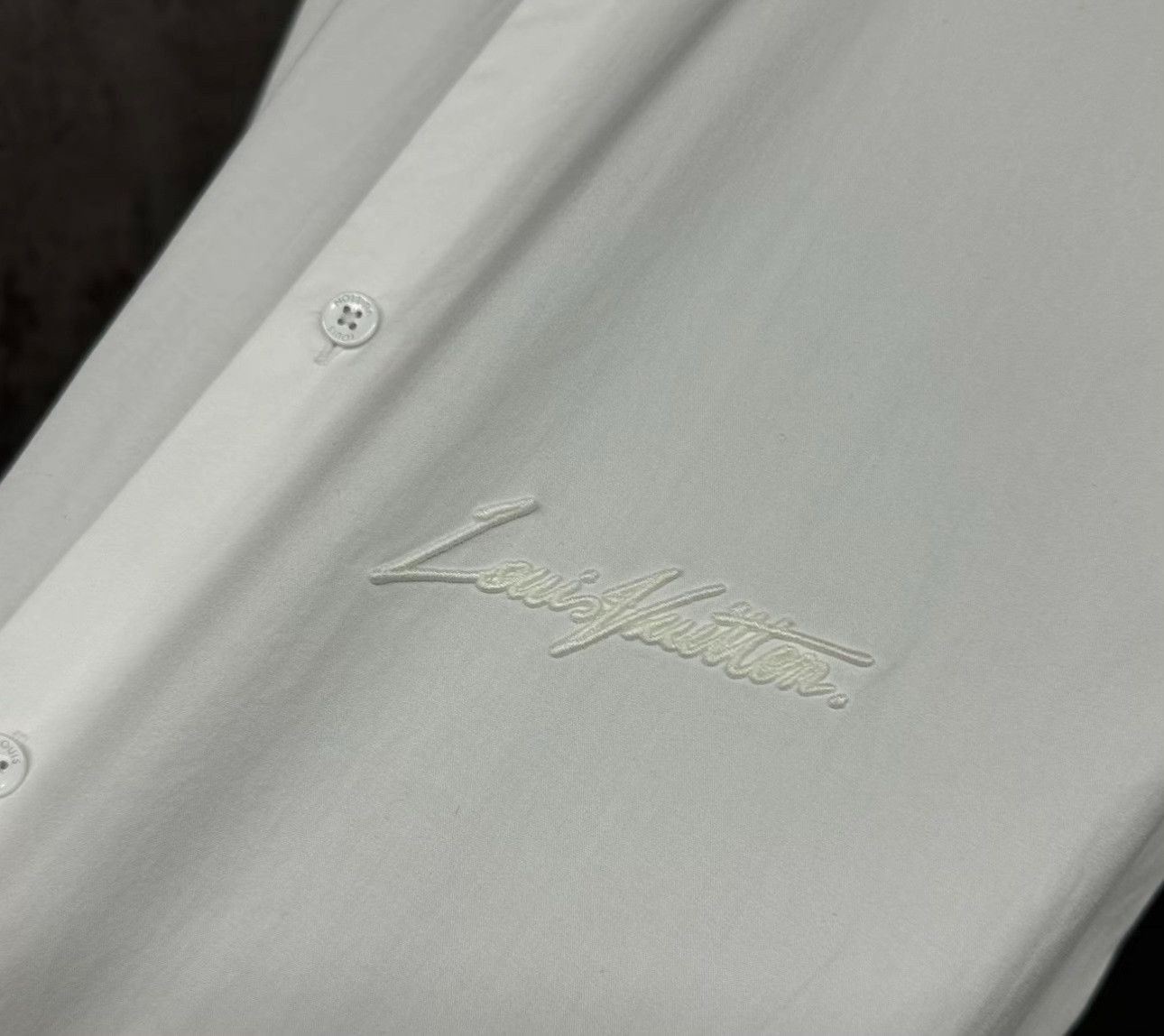 Louis Vuitton Louis Vuitton Script Logo Embroidered Shirt M Size US M / EU 48-50 / 2 - 3 Thumbnail