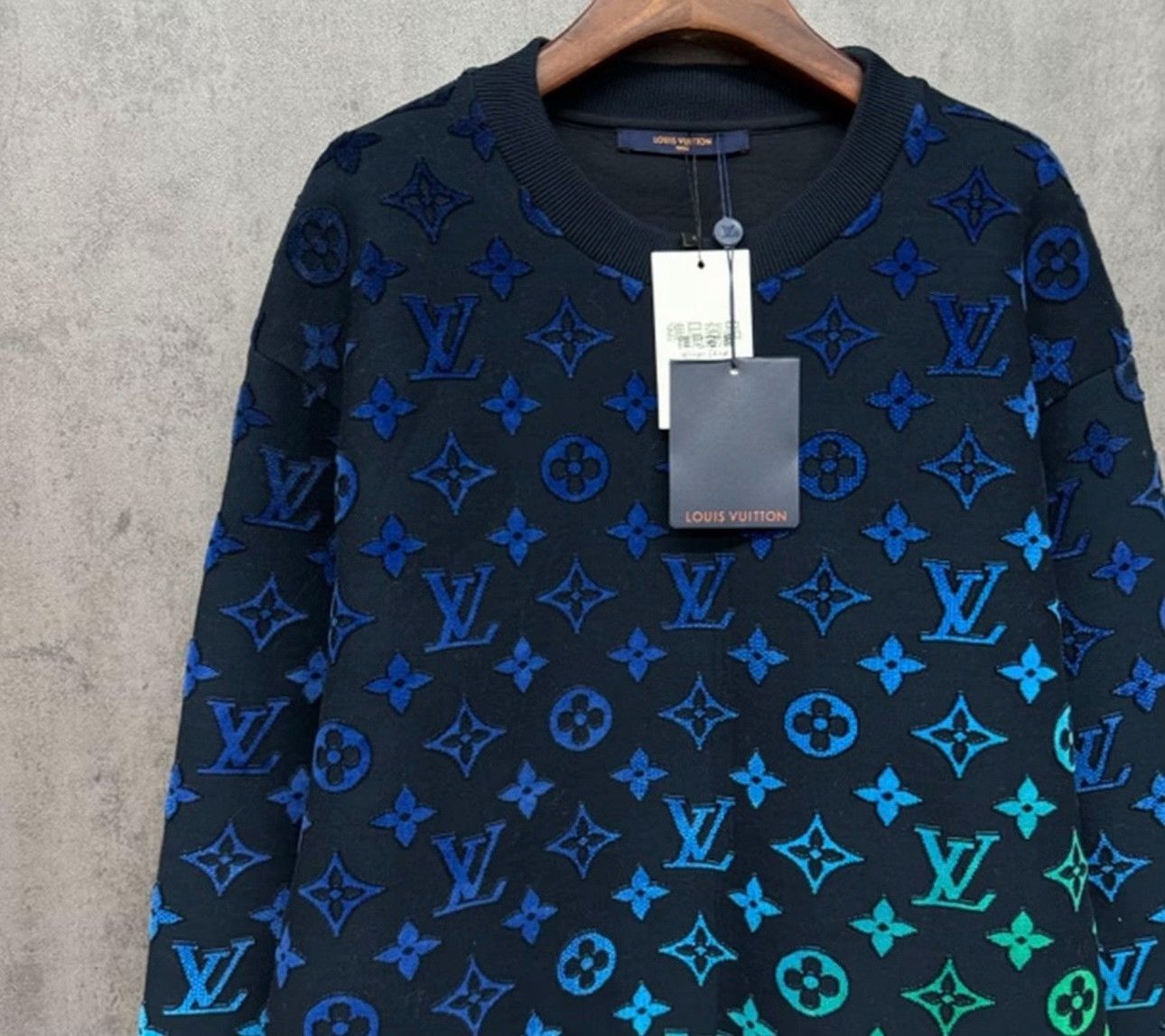 Louis Vuitton Louis Vuitton Monogram Gradient Sweatshirt L Size US L / EU 52-54 / 3 - 3 Thumbnail