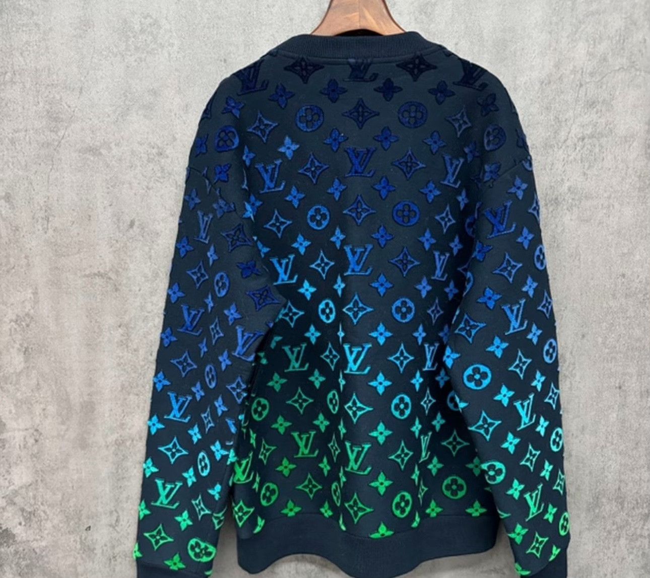 Louis Vuitton Louis Vuitton Monogram Gradient Sweatshirt L Size US L / EU 52-54 / 3 - 4 Thumbnail