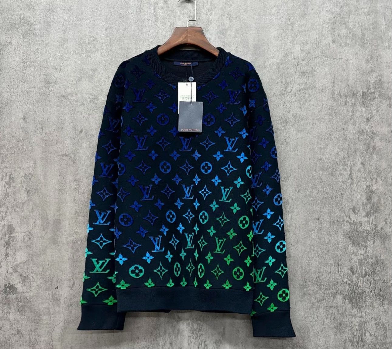 Louis Vuitton Louis Vuitton Monogram Gradient Sweatshirt L Size US L / EU 52-54 / 3 - 2 Thumbnail