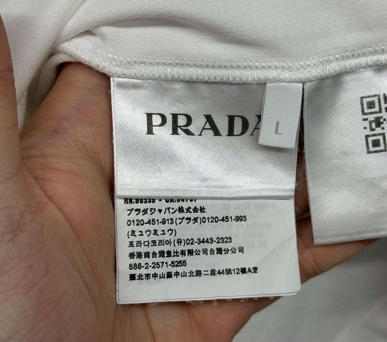 Prada Prada Triangle Logo Plaque T-Shirt Size L Size US L / EU 52-54 / 3 - 5 Thumbnail