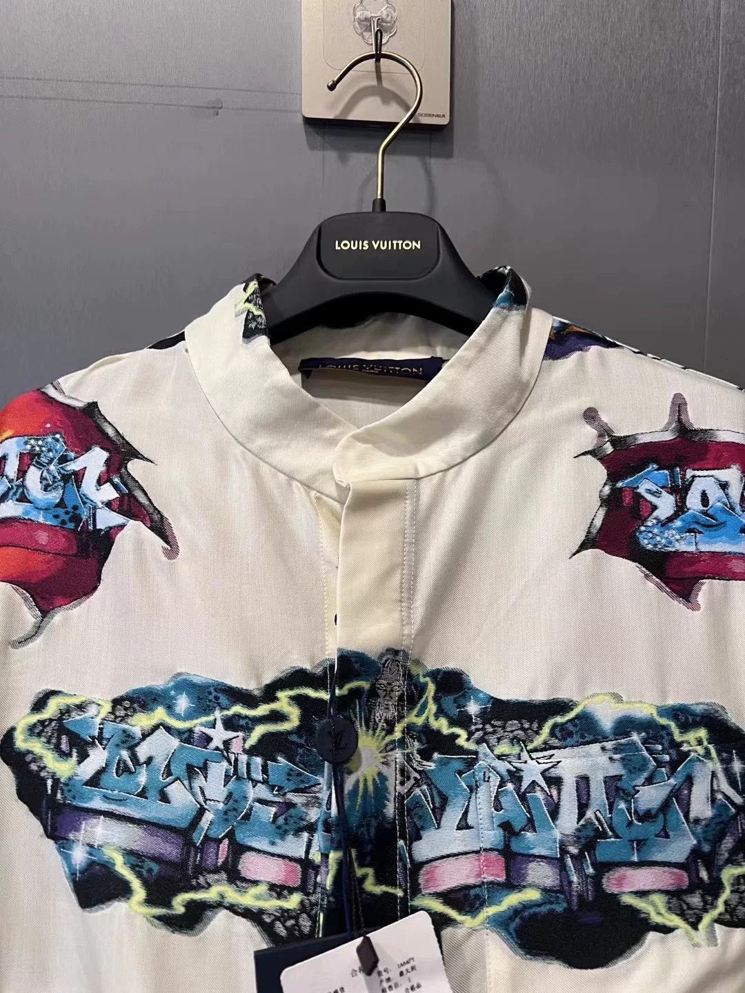 Louis Vuitton Louis Vuitton Graffiti Embroidered Shirt Jacket M Size US M / EU 48-50 / 2 - 3 Thumbnail