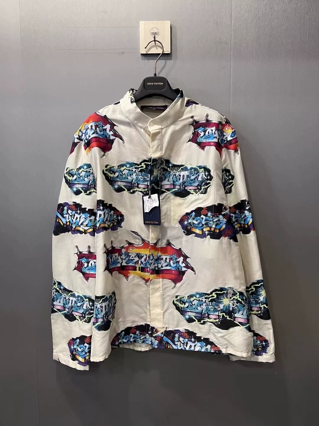Louis Vuitton Louis Vuitton Graffiti Embroidered Shirt Jacket M Size US M / EU 48-50 / 2 - 2 Thumbnail