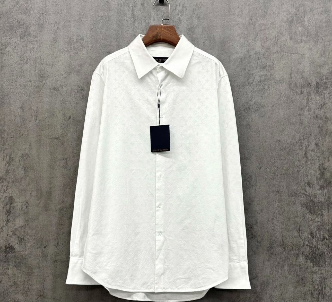 Louis Vuitton Louis Vuitton Monogram Shirt 41 Size US L / EU 52-54 / 3 - 2 Thumbnail
