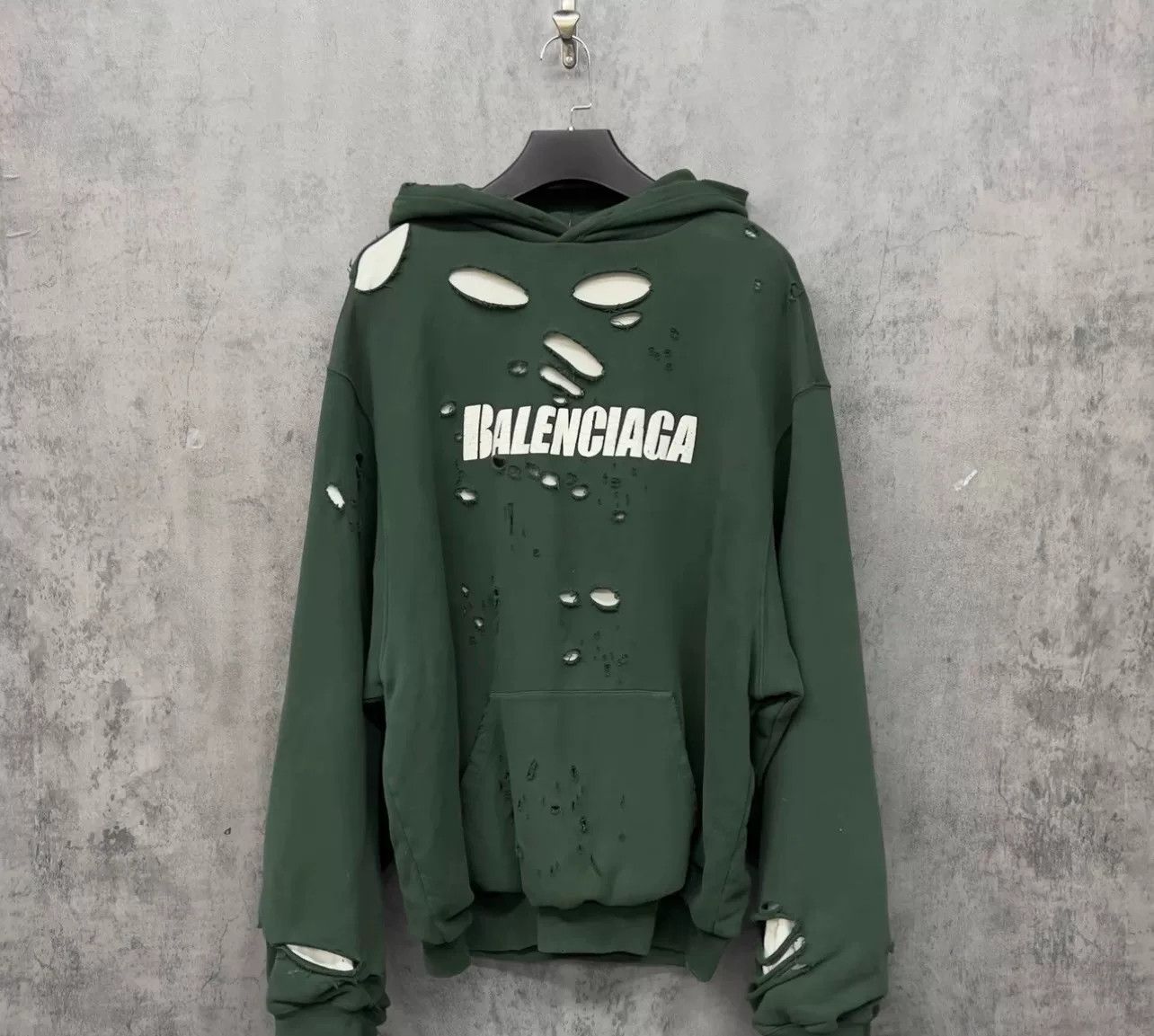 Balenciaga Balenciaga Destroyed Logo Hoodie XXS Size US XXS / EU 40 - 2 Thumbnail