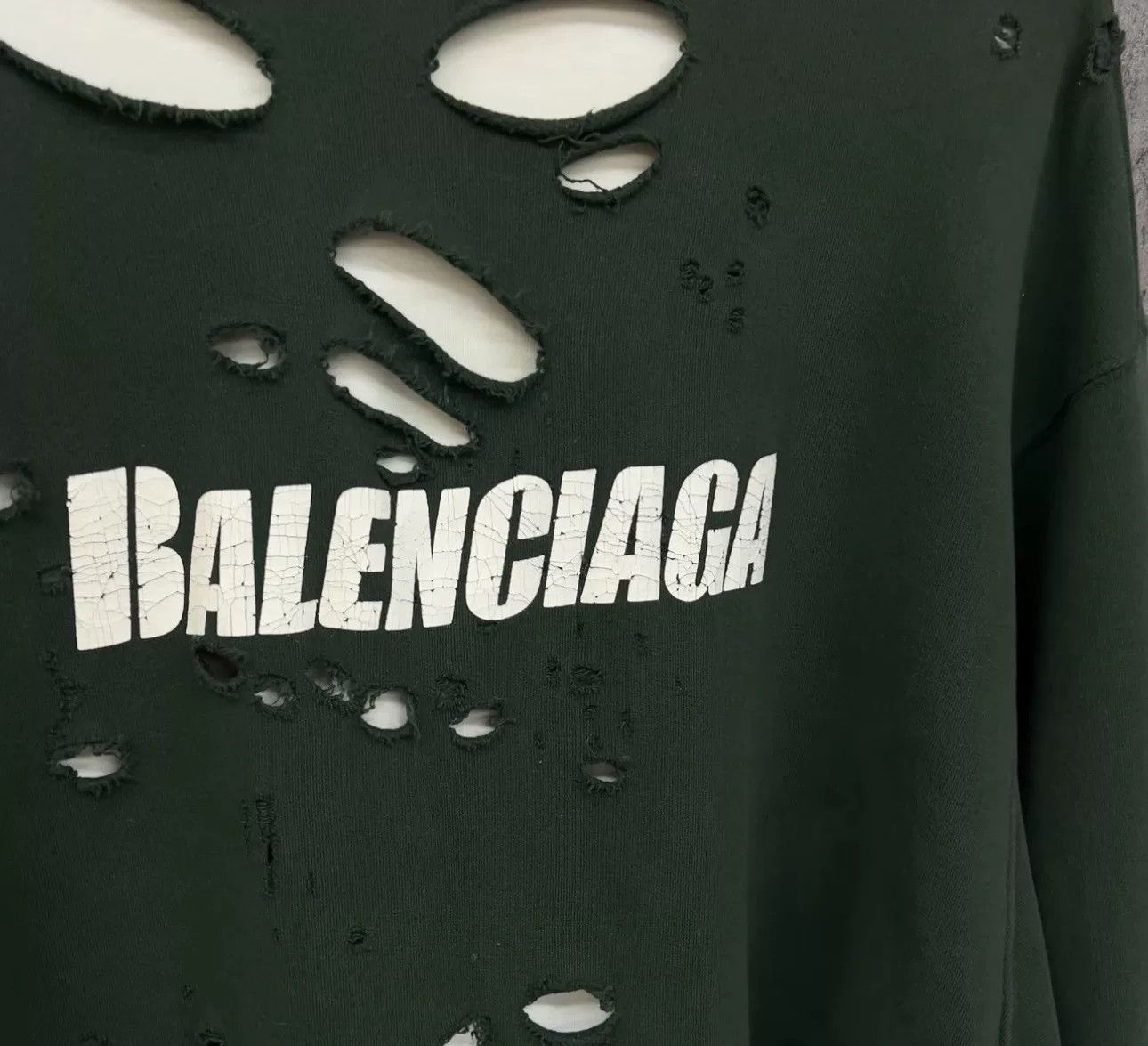 Balenciaga Balenciaga Destroyed Logo Hoodie XXS Size US XXS / EU 40 - 3 Thumbnail