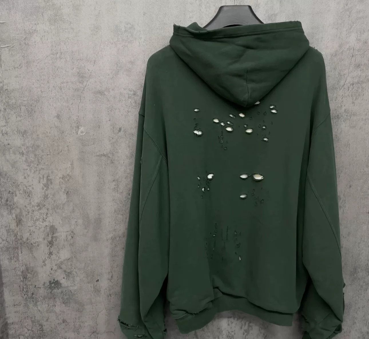 Balenciaga Balenciaga Destroyed Logo Hoodie XXS Size US XXS / EU 40 - 4 Thumbnail