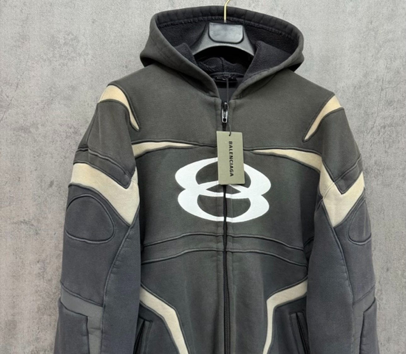 Balenciaga Balenciaga Distressed Unity Logo Zip Hoodie Size 1 Size US S / EU 44-46 / 1 - 5 Thumbnail