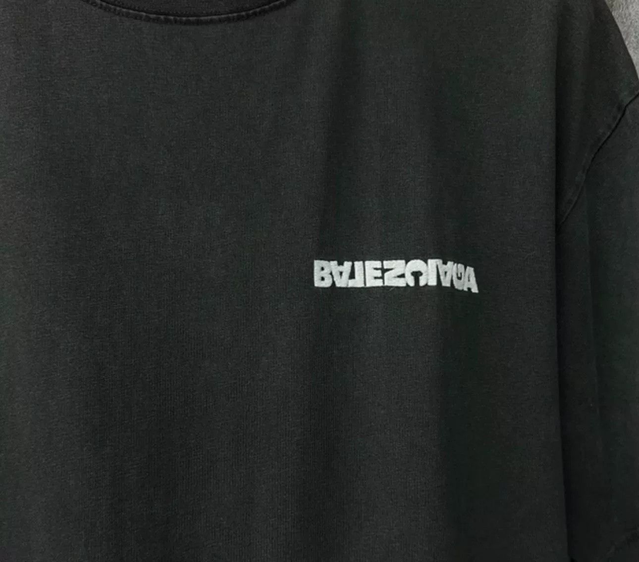 Balenciaga Balenciaga Distressed Upside Down Logo T-Shirt S Size US S / EU 44-46 / 1 - 3 Thumbnail