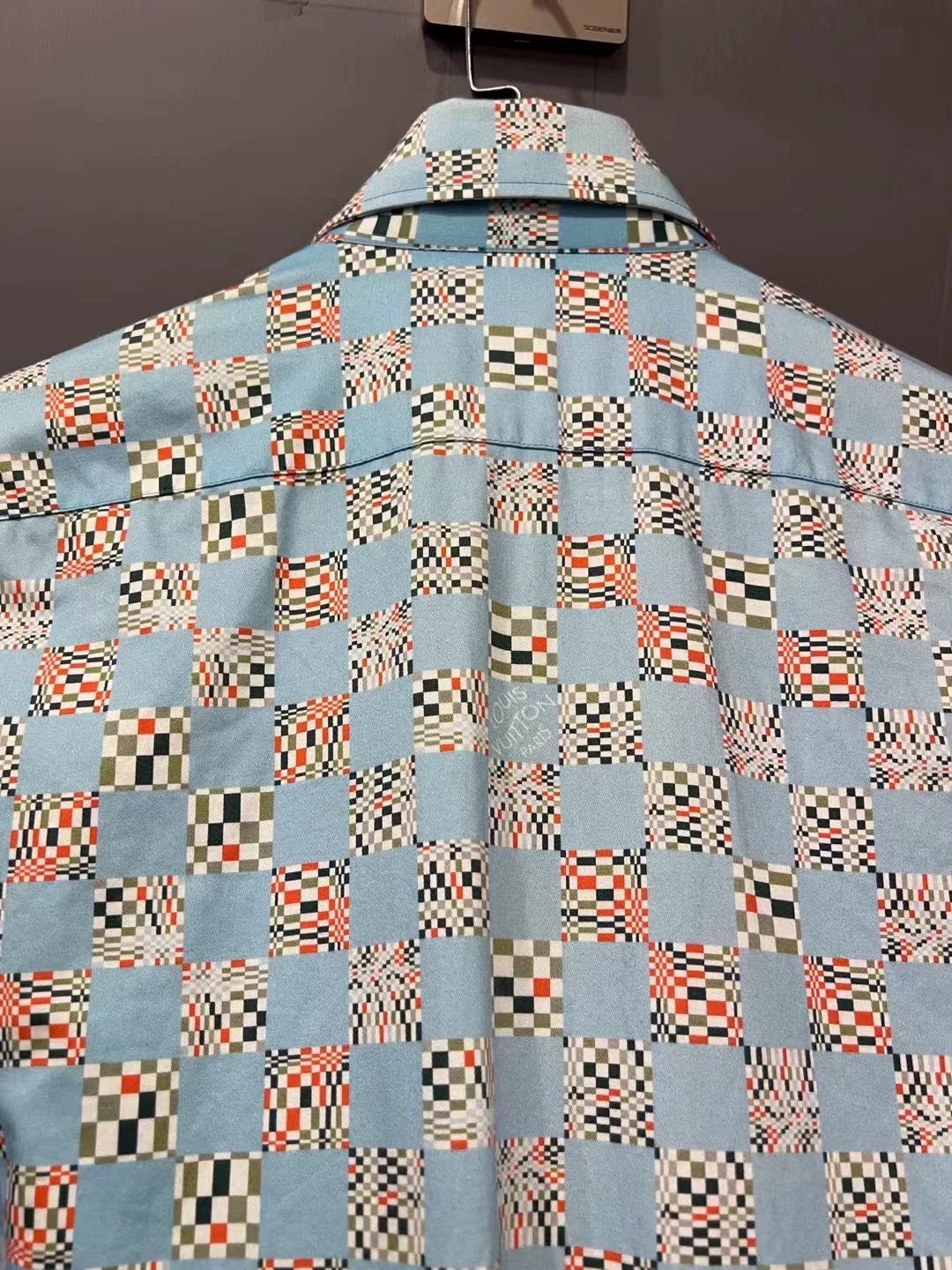 Louis Vuitton Louis Vuitton Damier Logo Print Shirt Size M Size US M / EU 48-50 / 2 - 4 Thumbnail