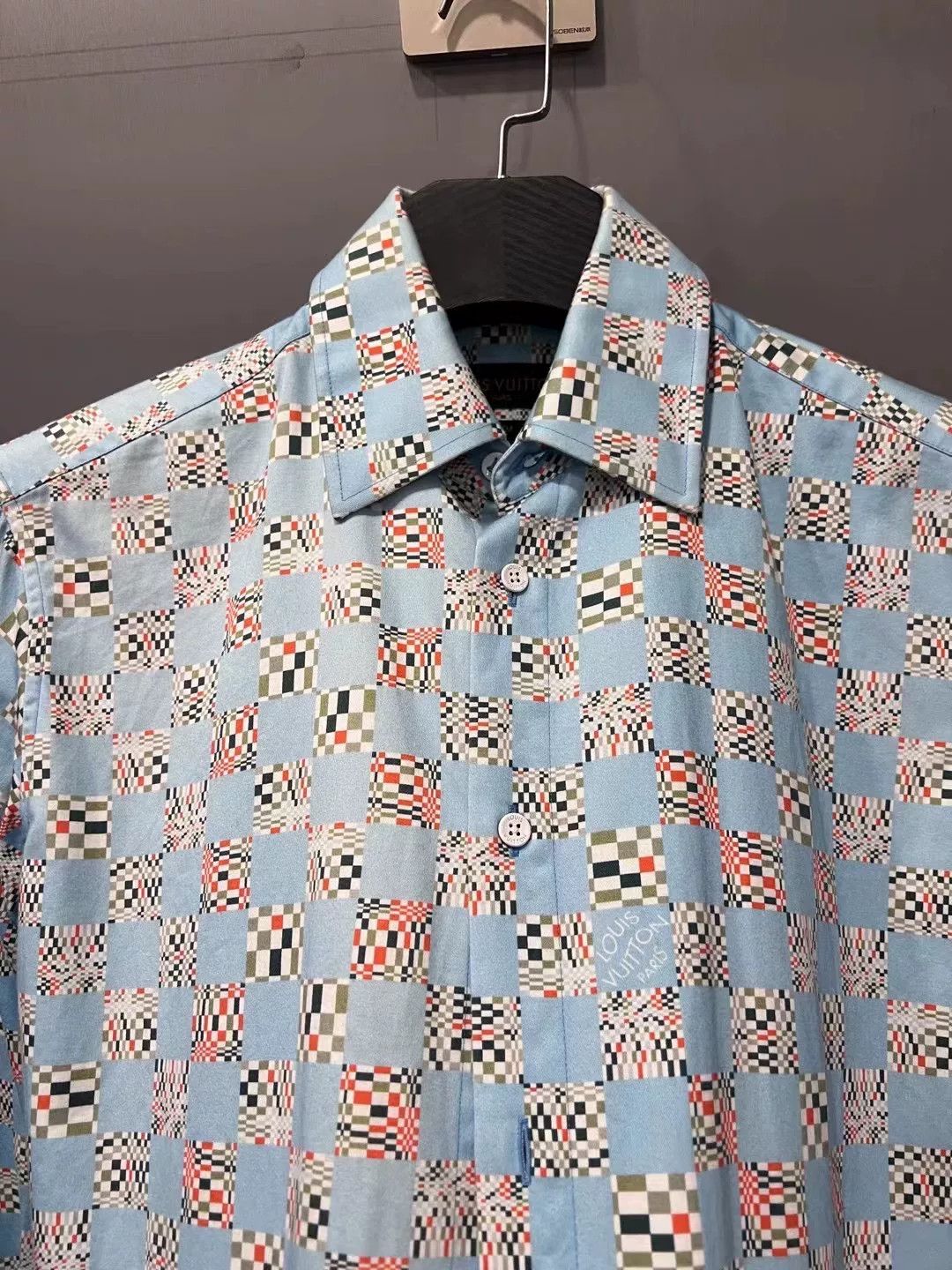 Louis Vuitton Louis Vuitton Damier Logo Print Shirt Size M Size US M / EU 48-50 / 2 - 3 Thumbnail
