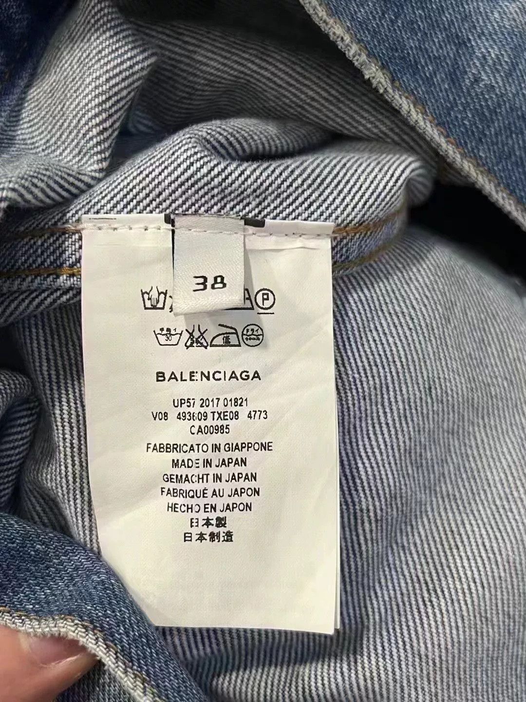 Balenciaga Balenciaga Distressed Back Logo Denim Jacket Size 38 Size US S / EU 44-46 / 1 - 6 Thumbnail